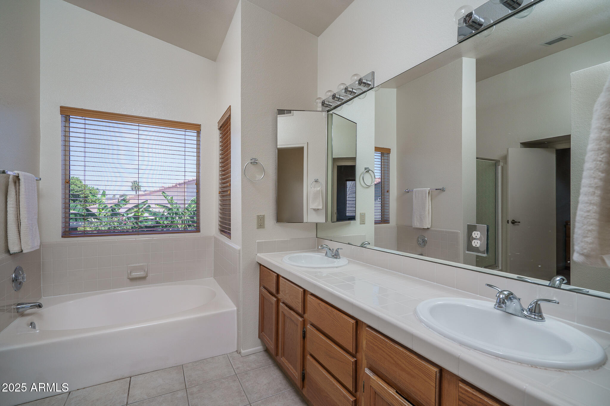 5596 W MERCER Lane