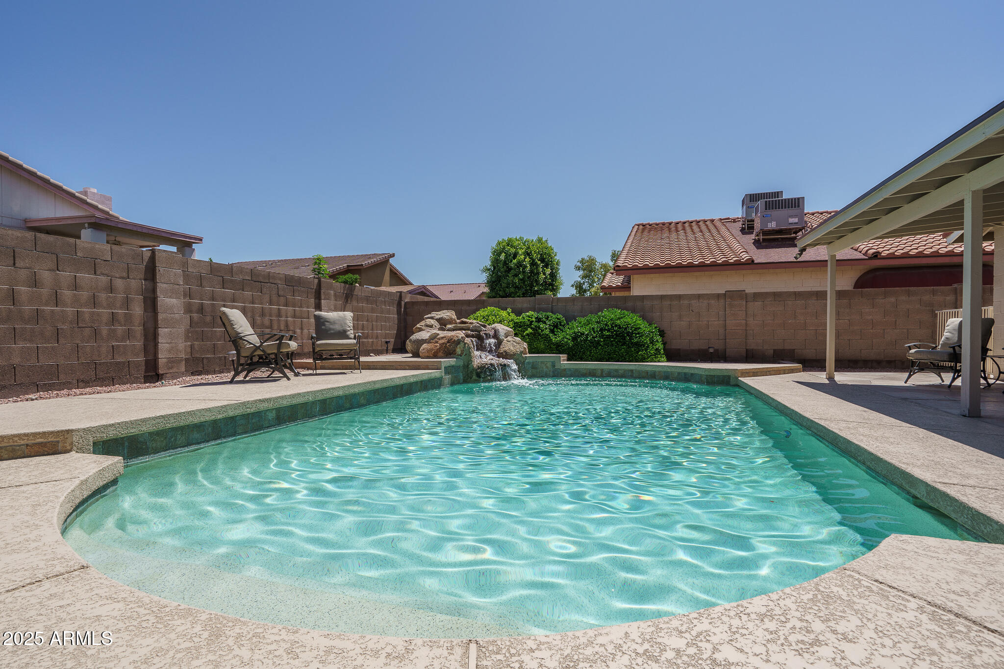 5596 W MERCER Lane