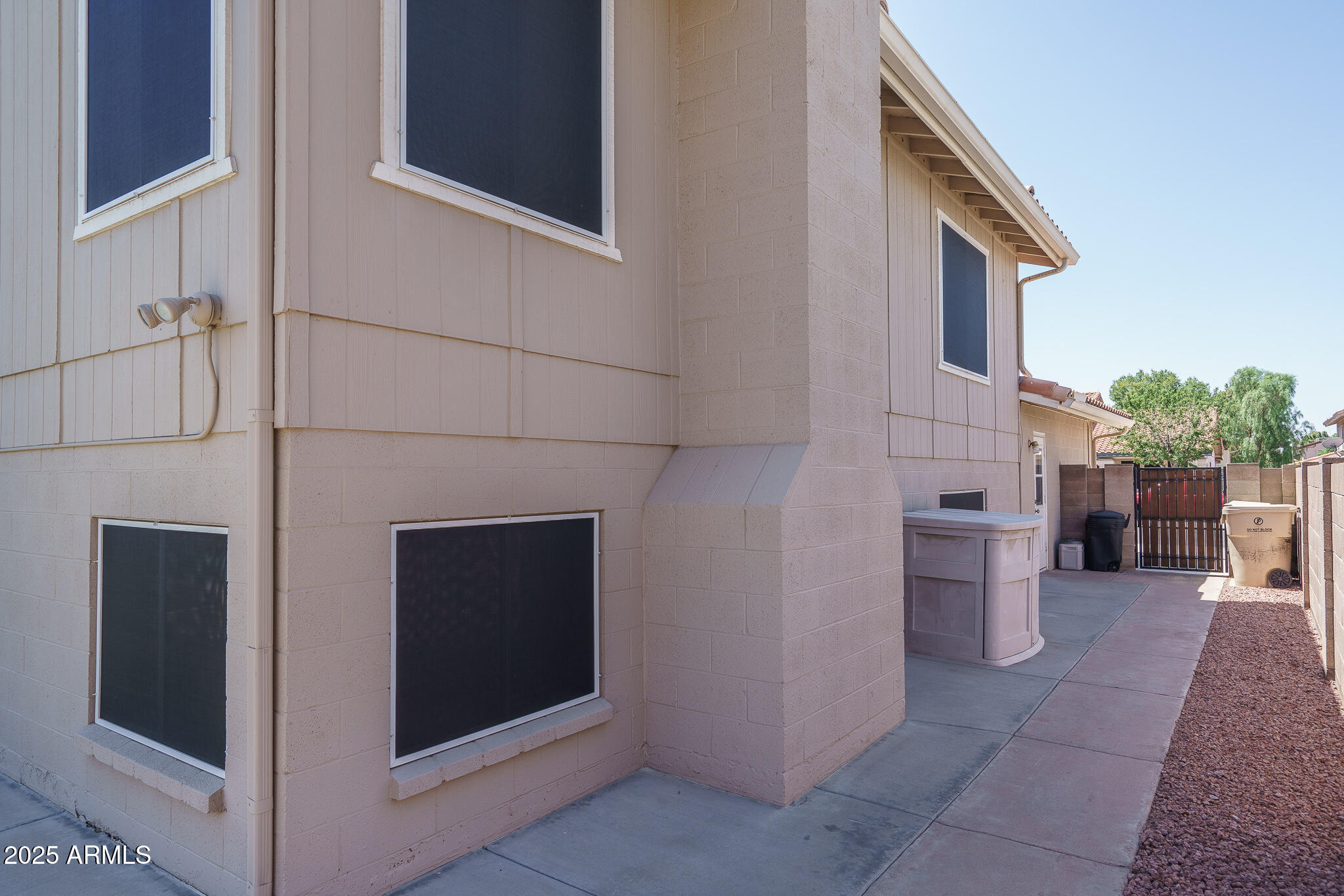 5596 W MERCER Lane