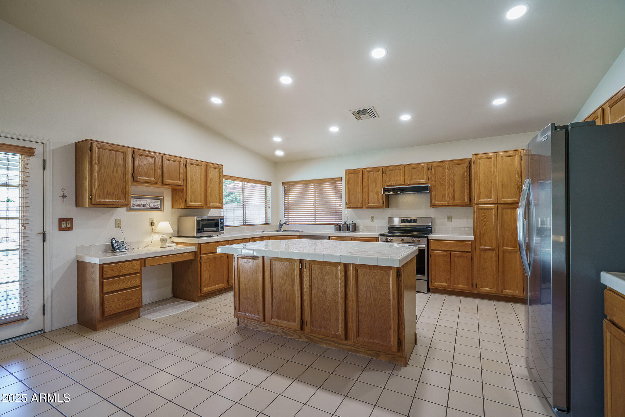 5596 W MERCER Lane