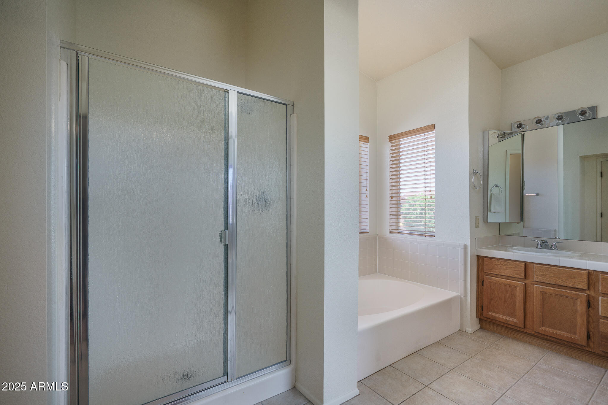 5596 W MERCER Lane