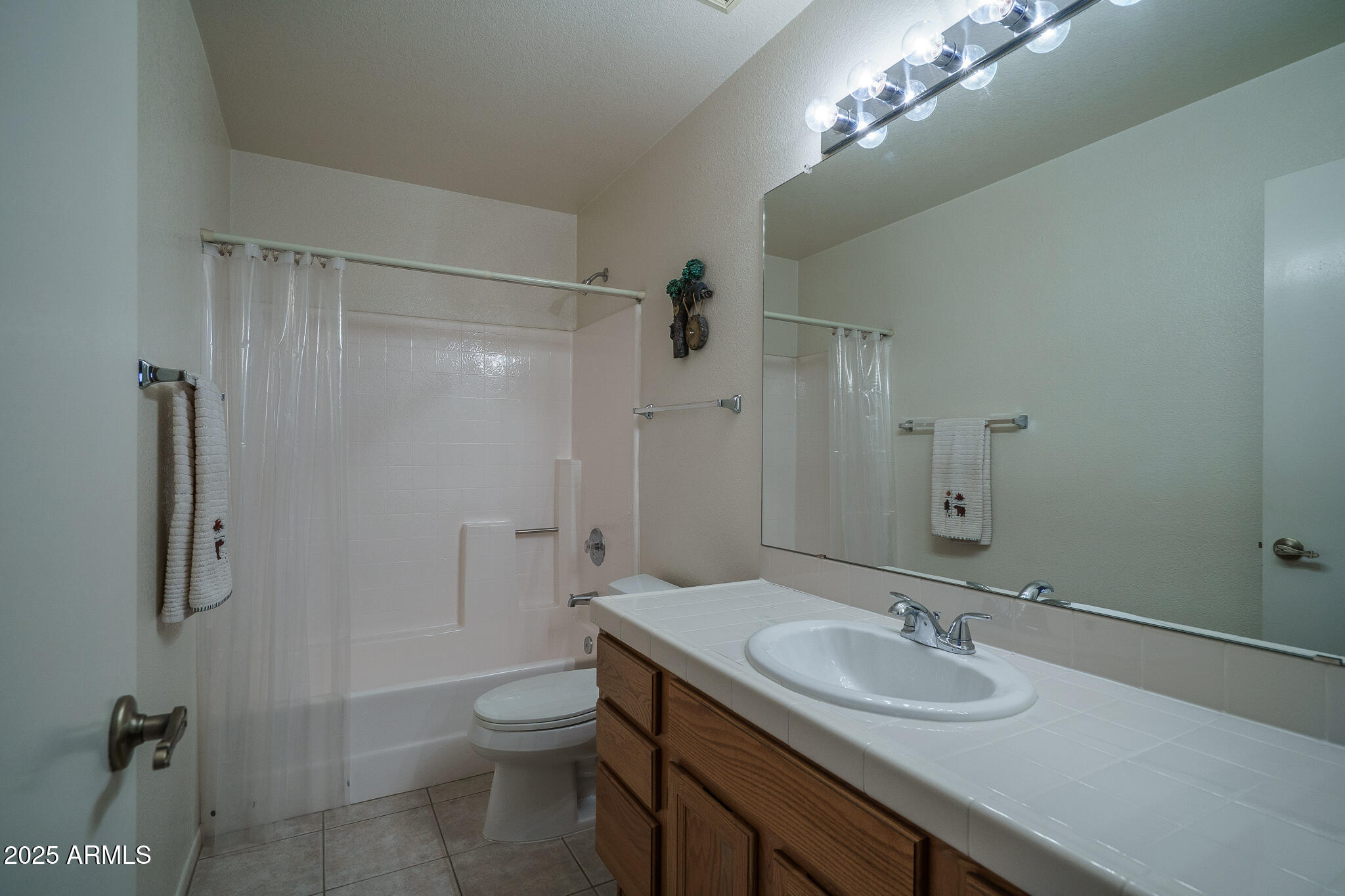5596 W MERCER Lane