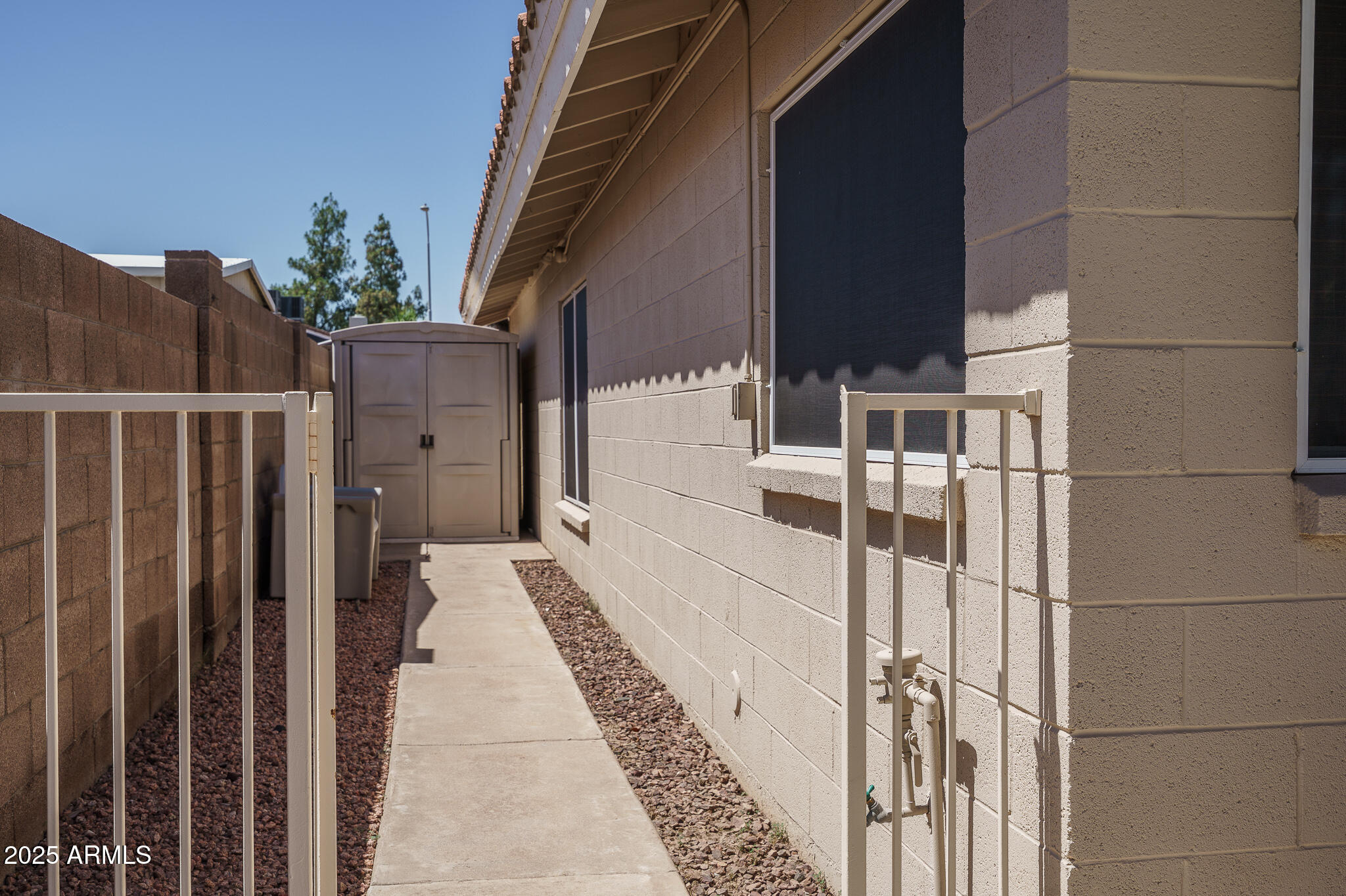 5596 W MERCER Lane