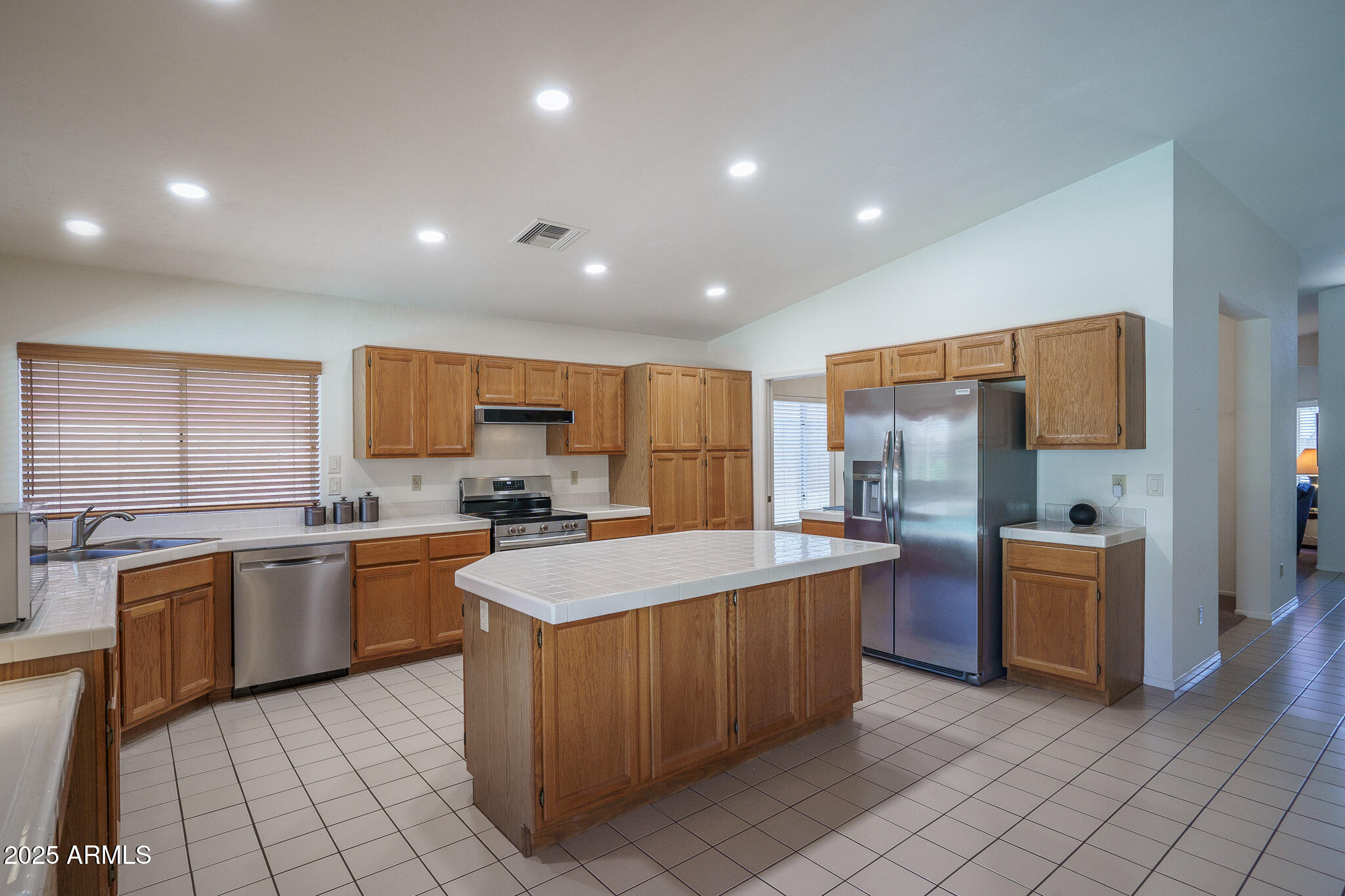 5596 W MERCER Lane