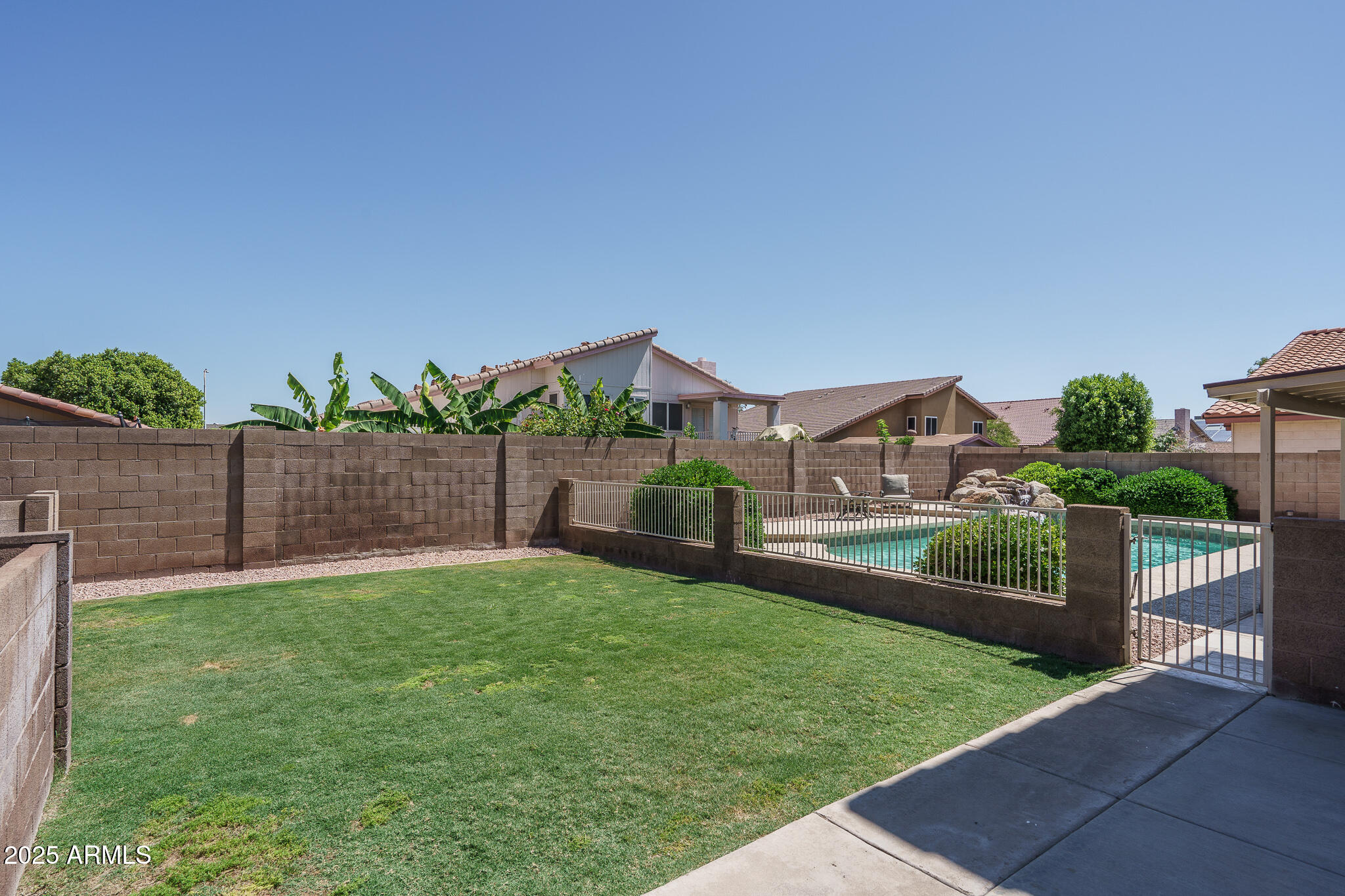 5596 W MERCER Lane