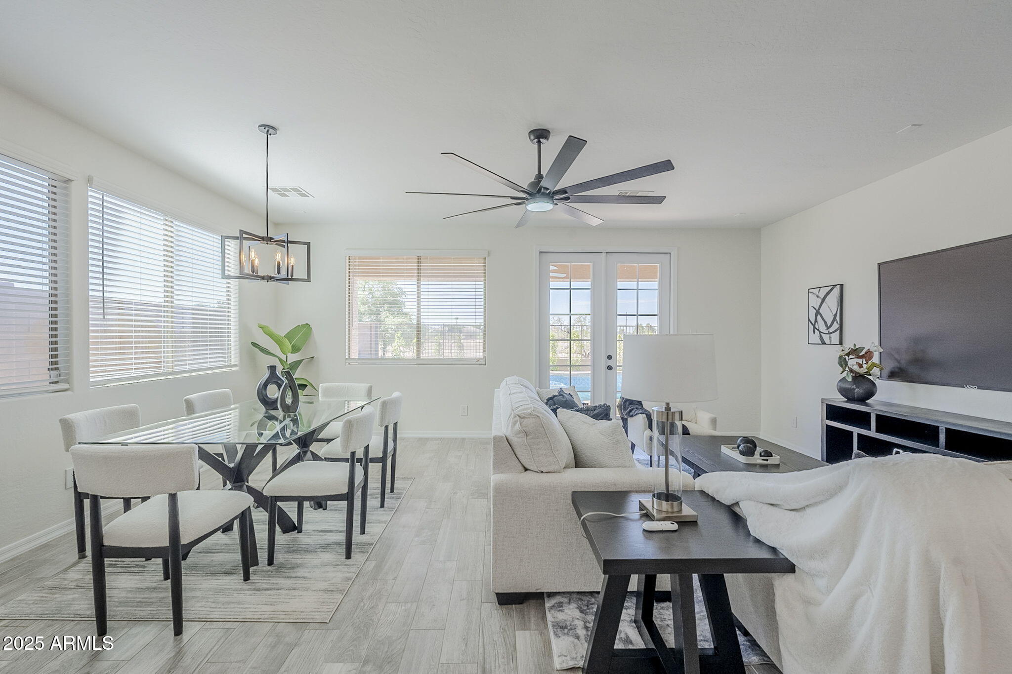 1367 W STEPHANIE Lane