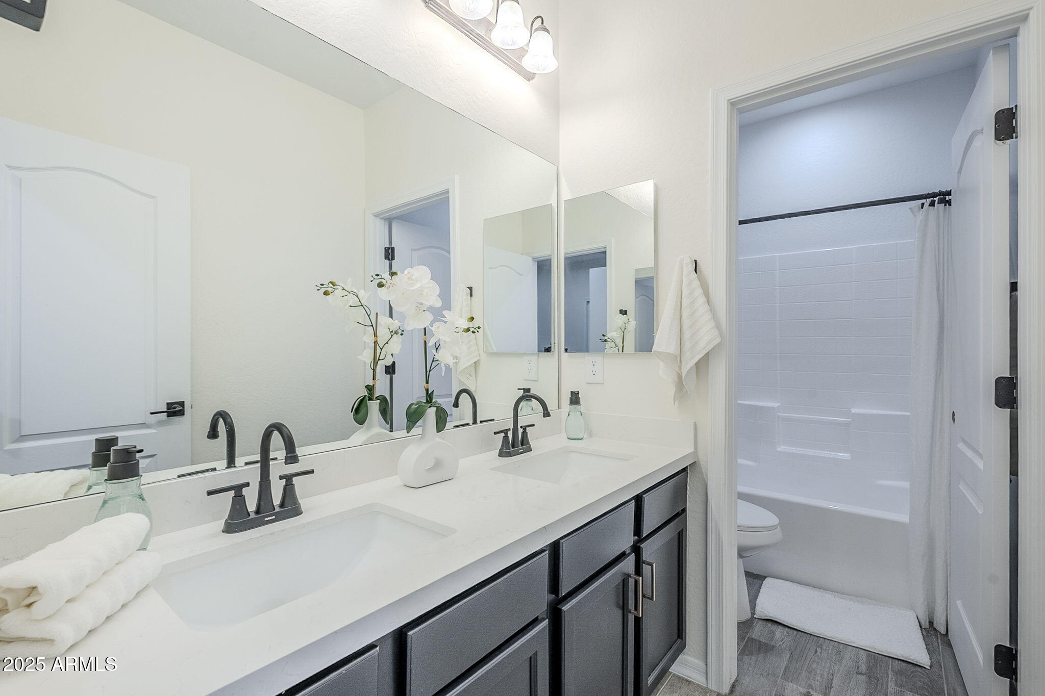 1367 W STEPHANIE Lane