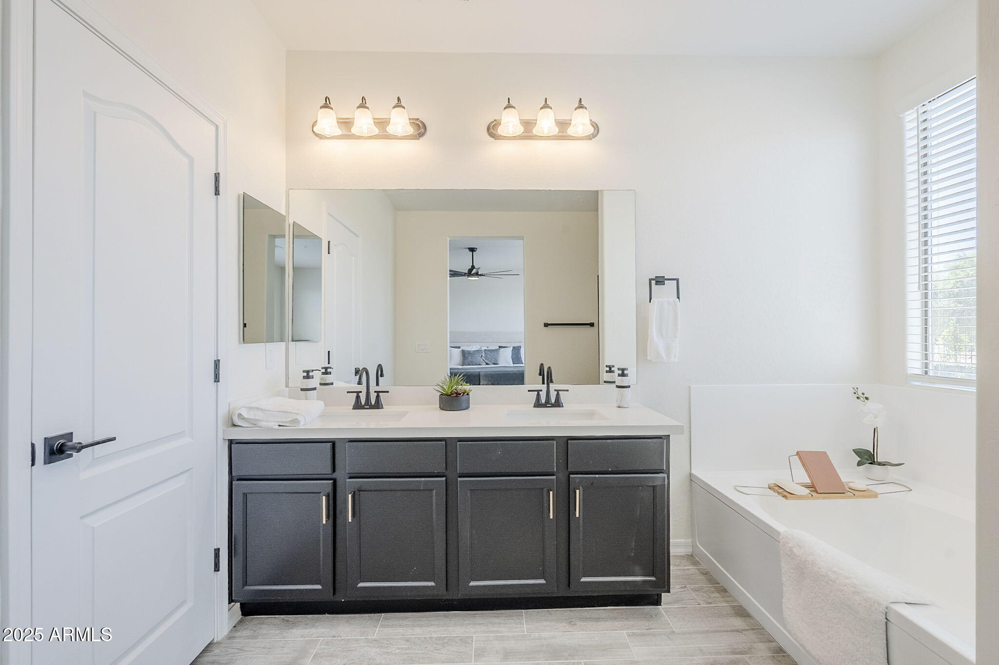 1367 W STEPHANIE Lane