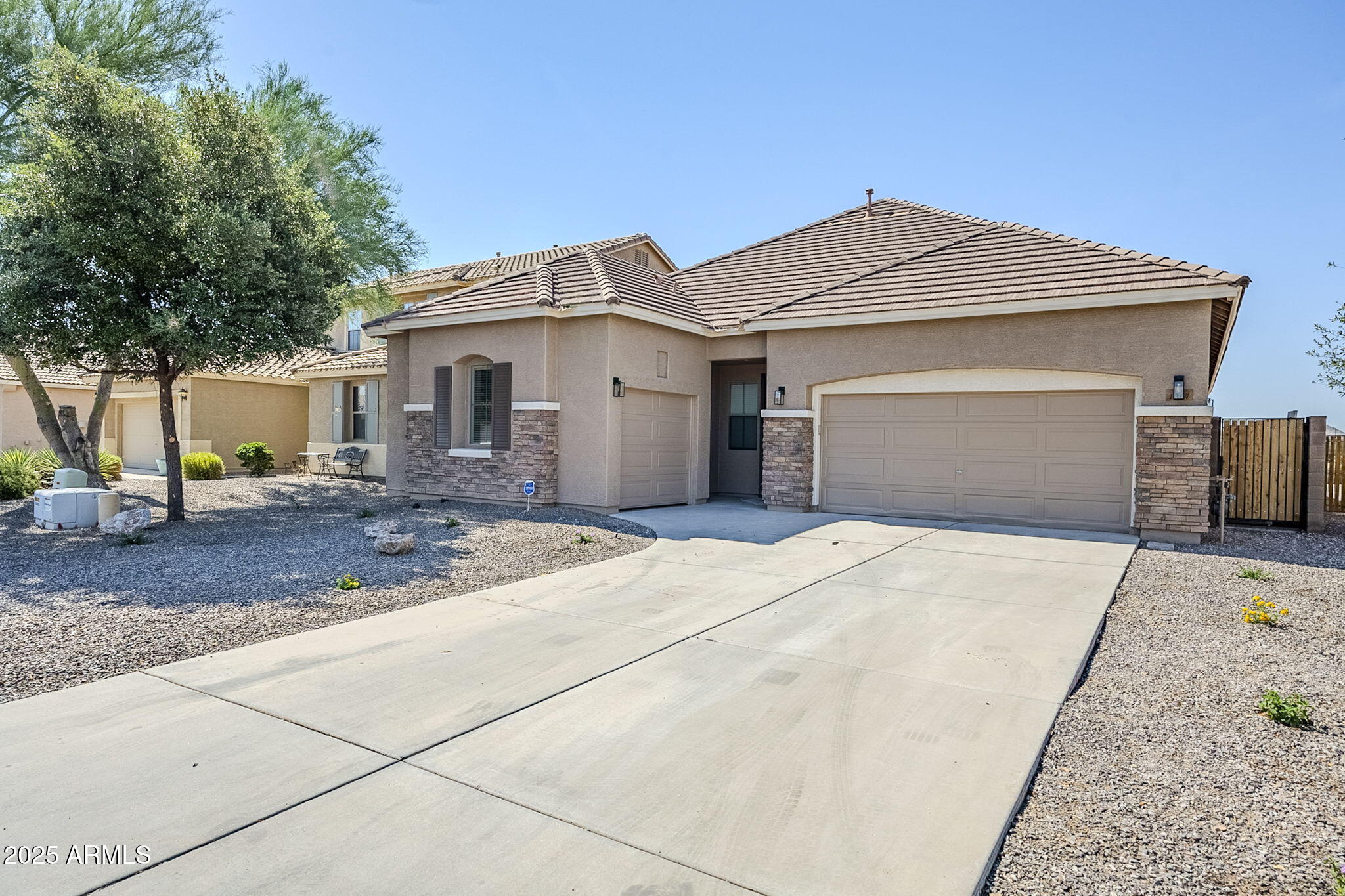 1367 W STEPHANIE Lane