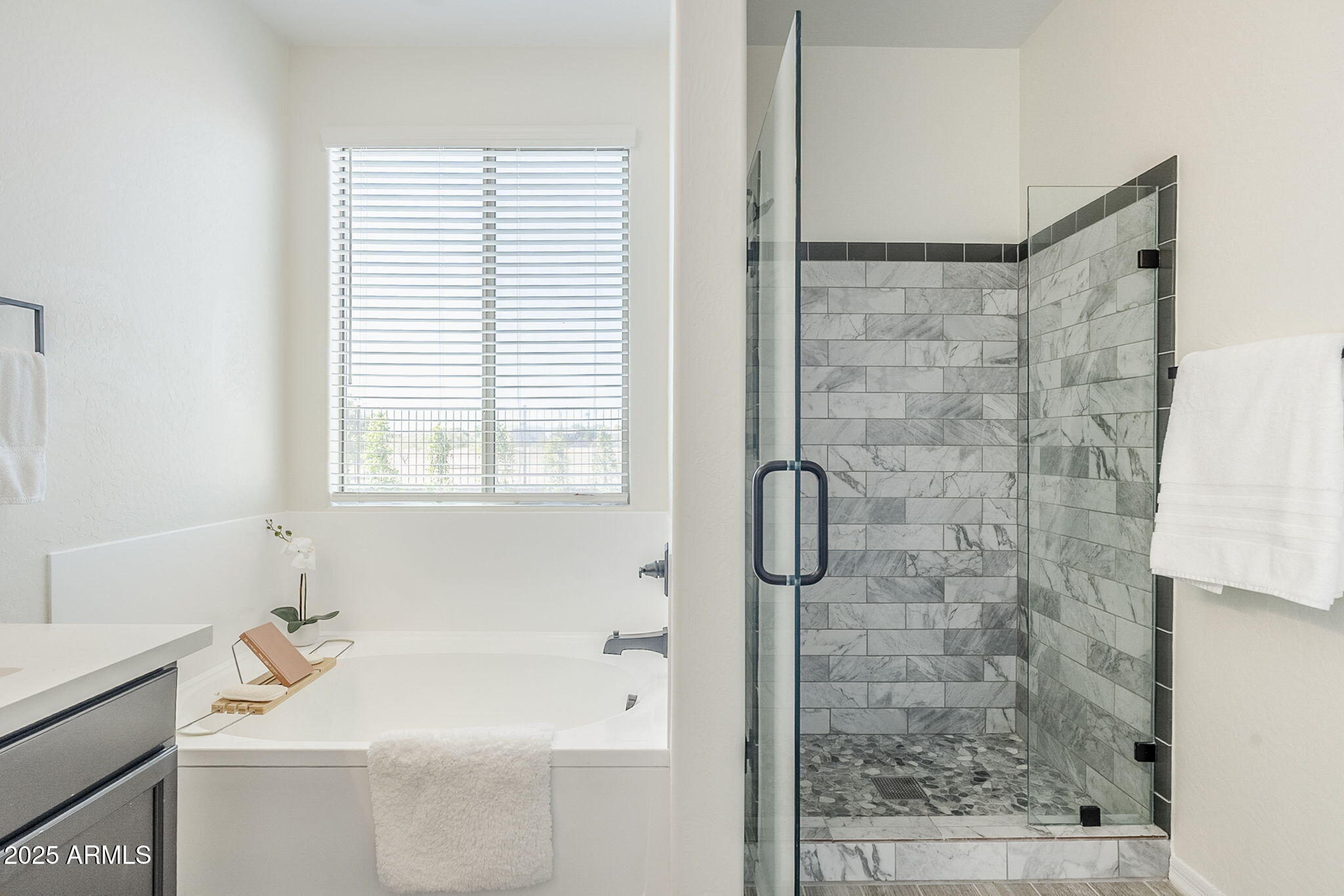 1367 W STEPHANIE Lane