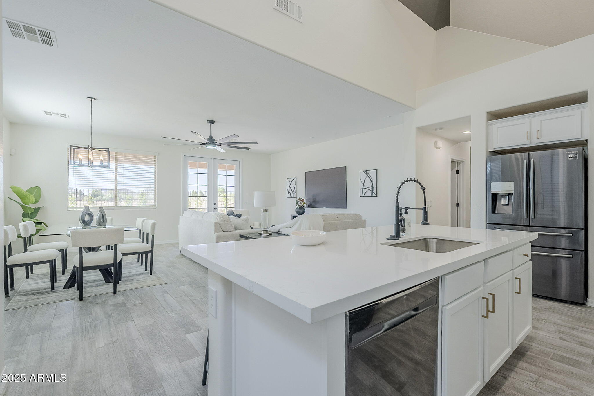 1367 W STEPHANIE Lane