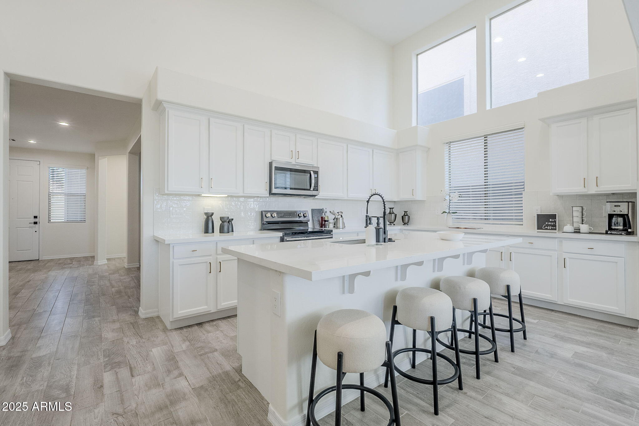 1367 W STEPHANIE Lane