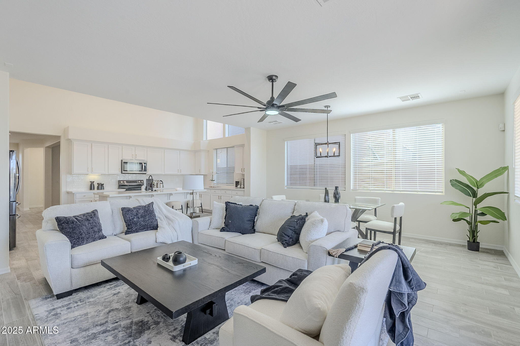 1367 W STEPHANIE Lane