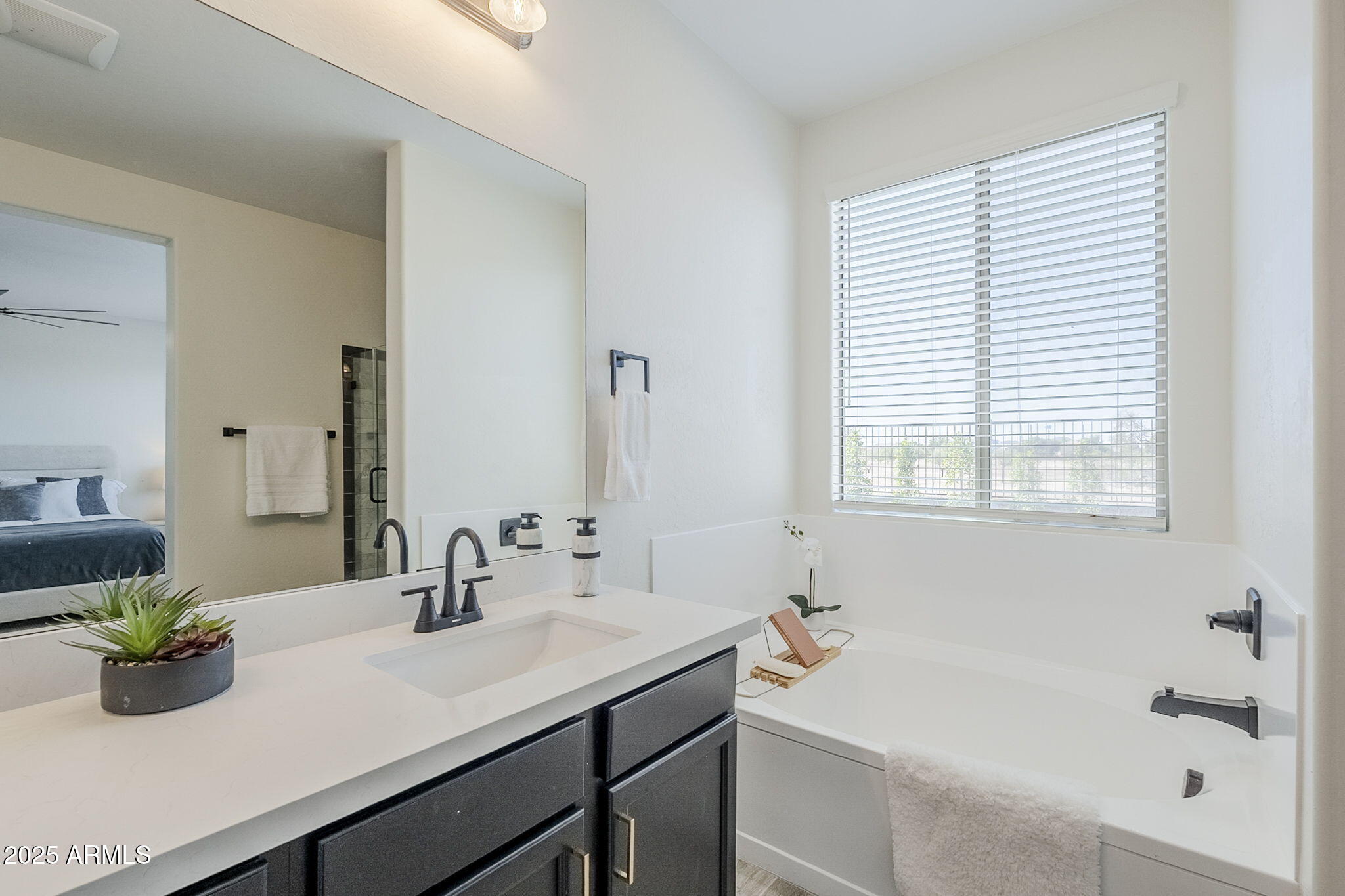 1367 W STEPHANIE Lane