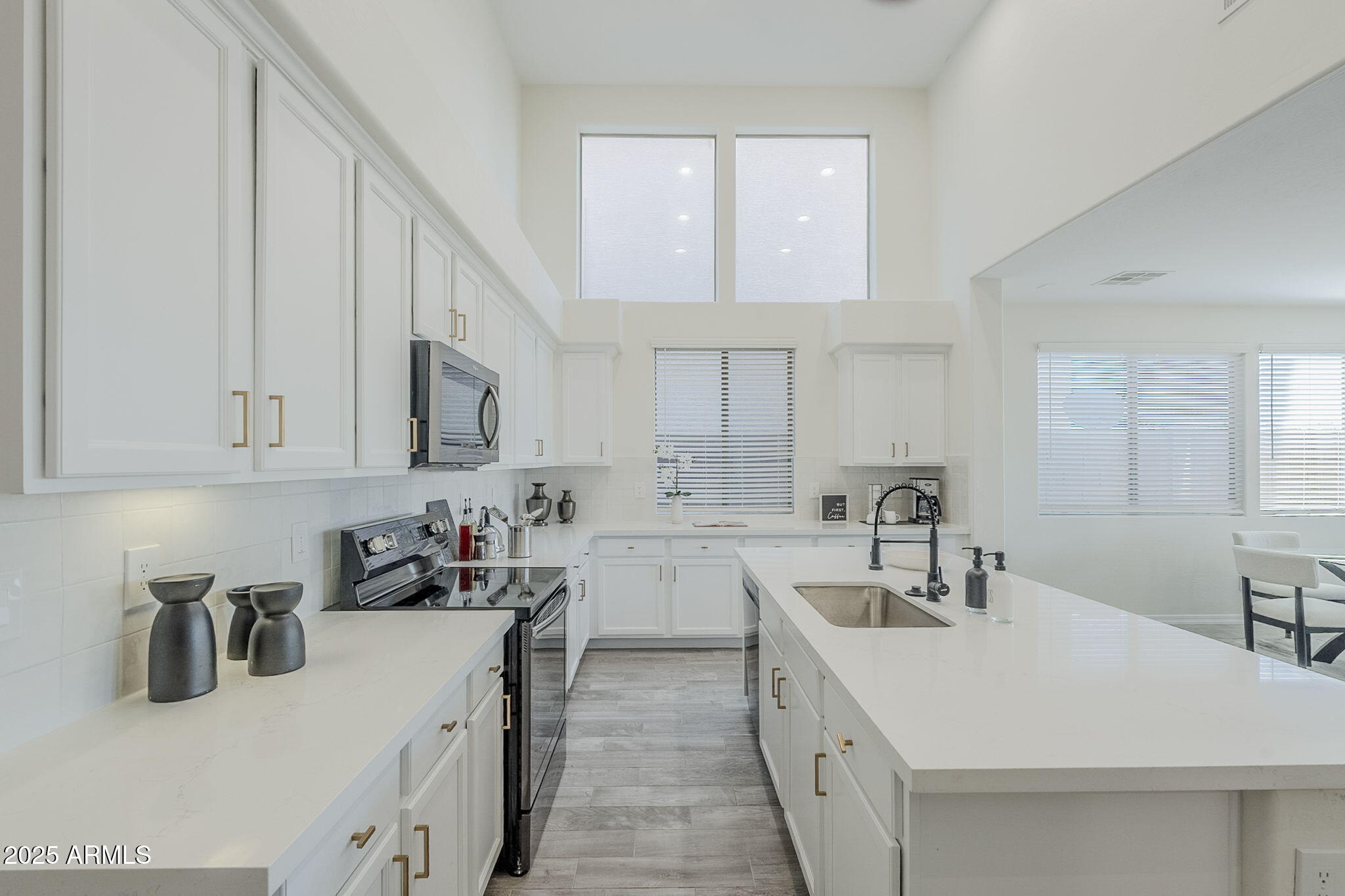 1367 W STEPHANIE Lane