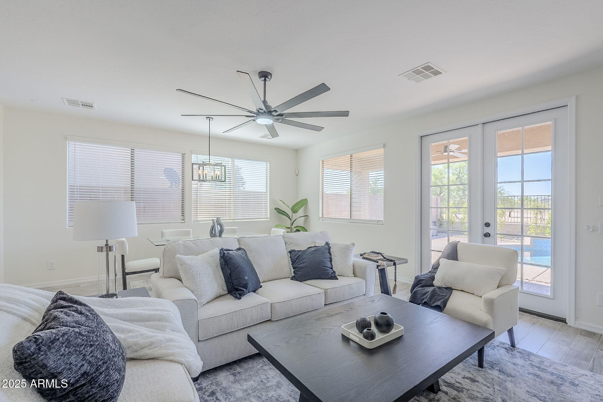 1367 W STEPHANIE Lane