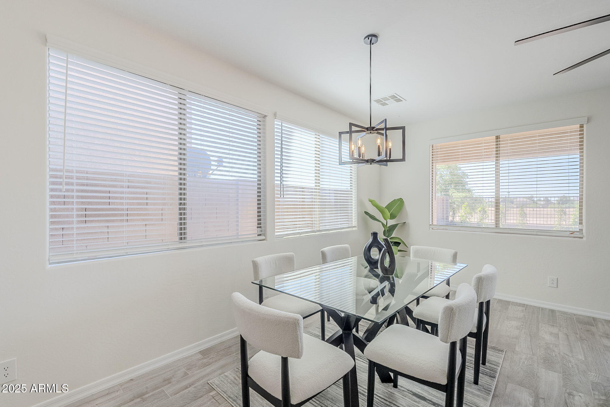 1367 W STEPHANIE Lane