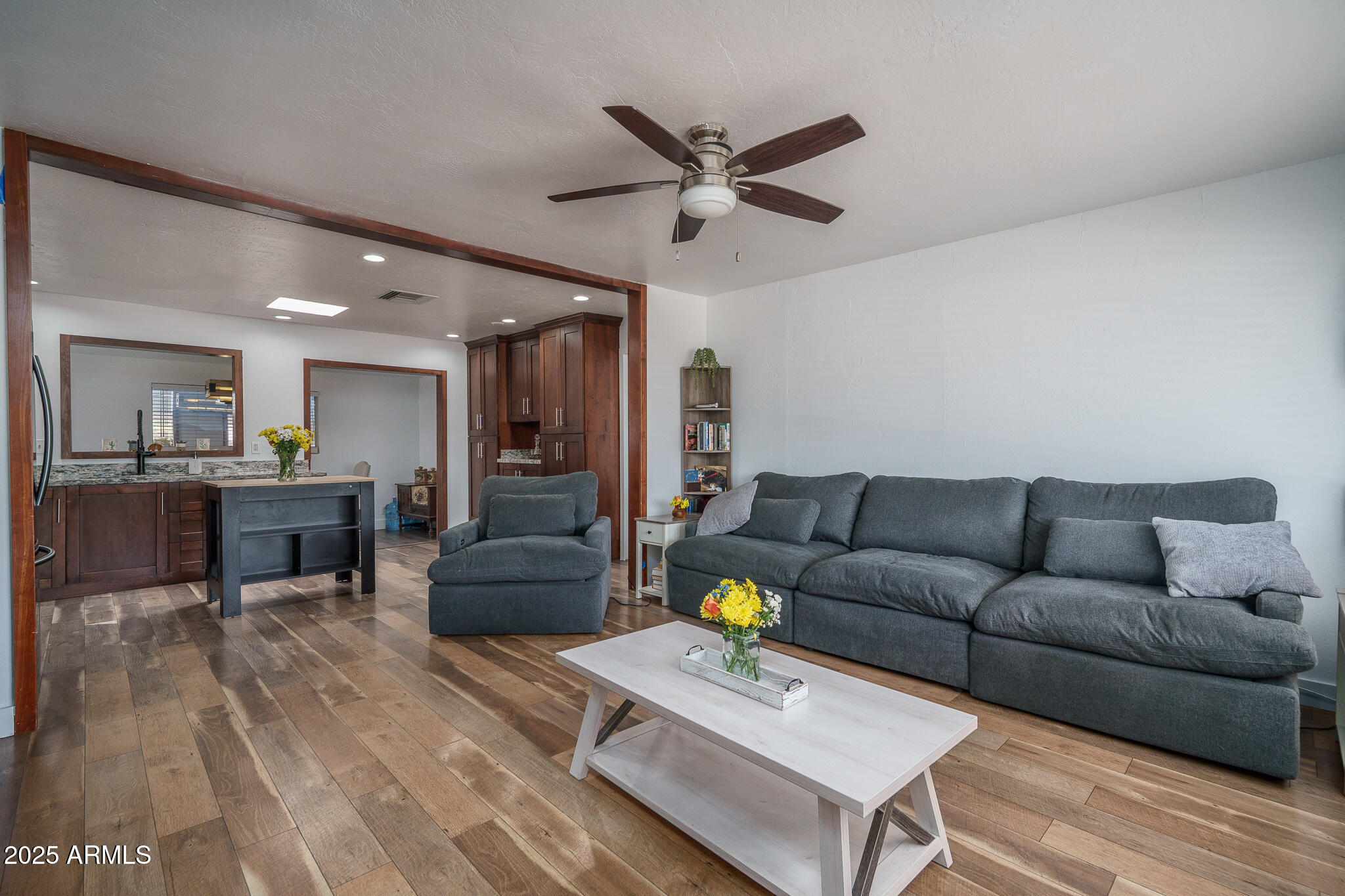 3331 W LIBBY Street