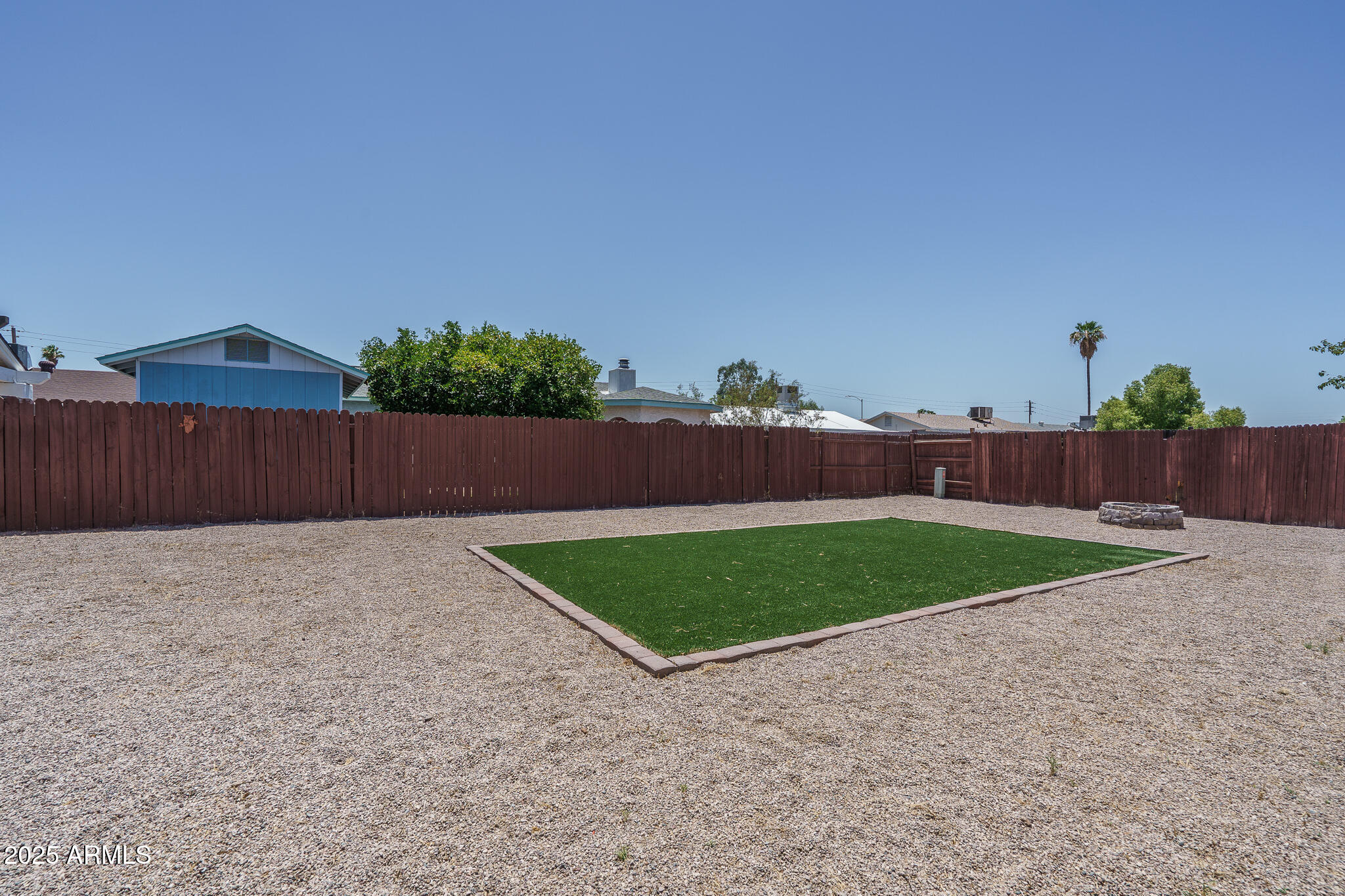 3331 W LIBBY Street