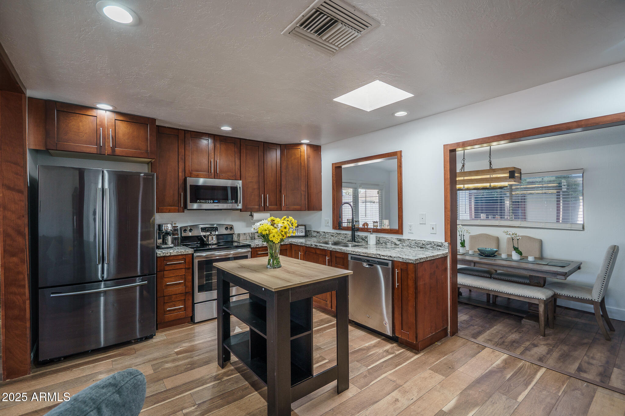 3331 W LIBBY Street