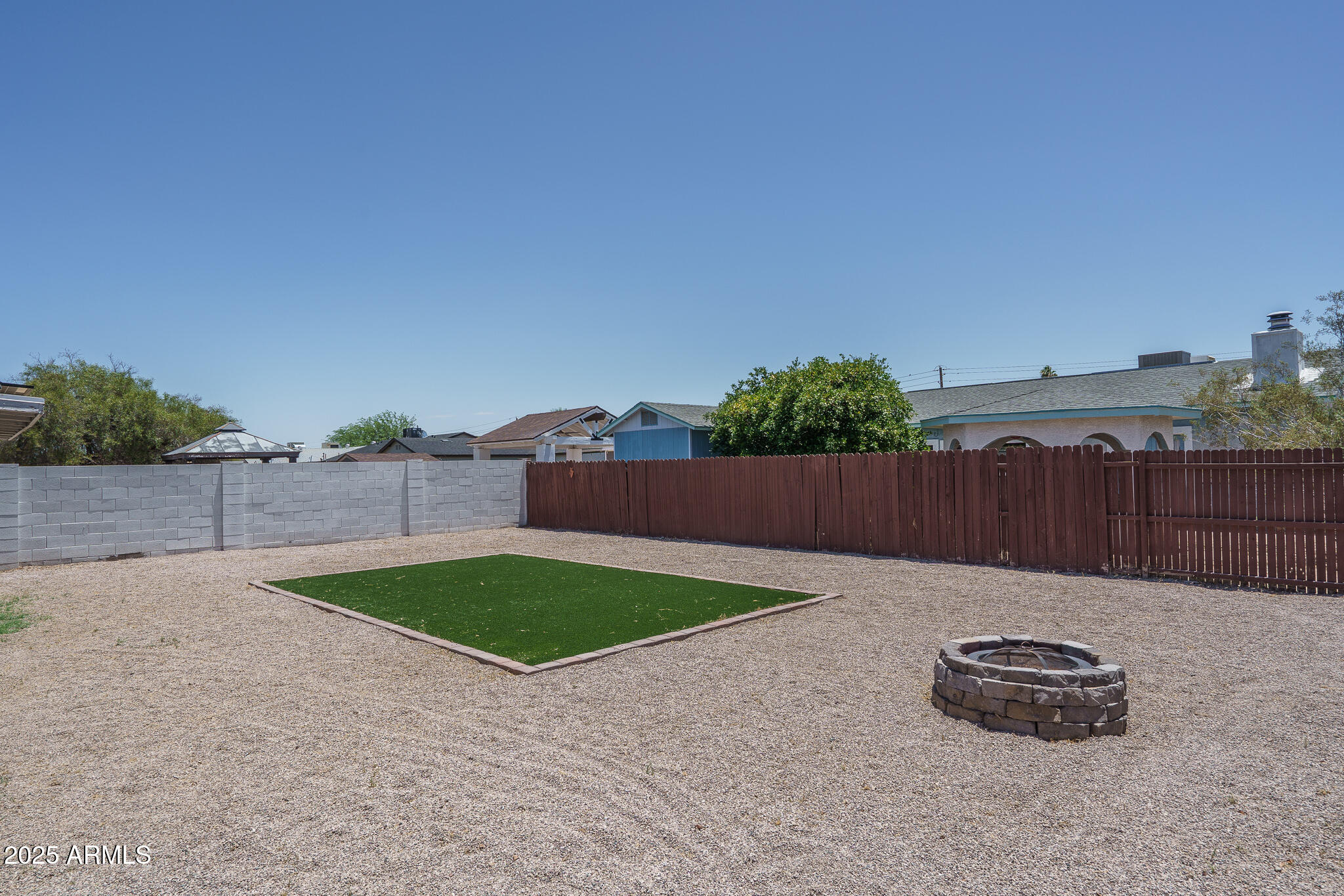 3331 W LIBBY Street