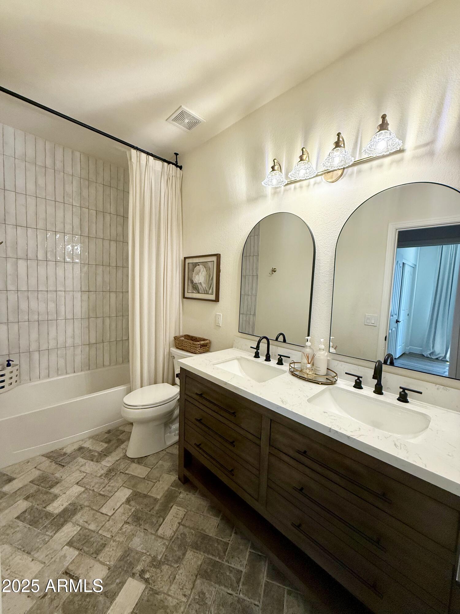 8450 W QUAIL TRACK Drive