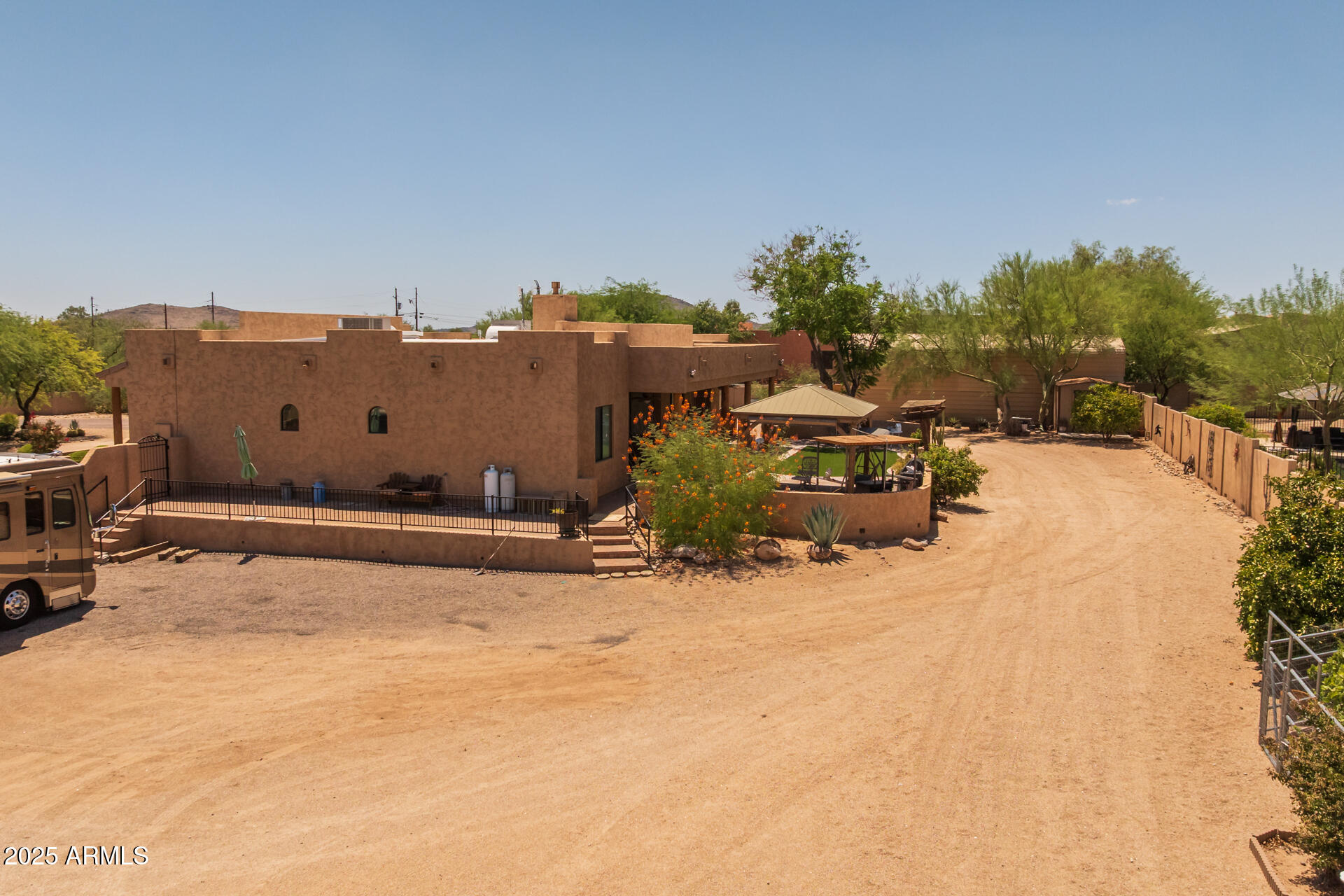 1324 W LAVITT Lane
