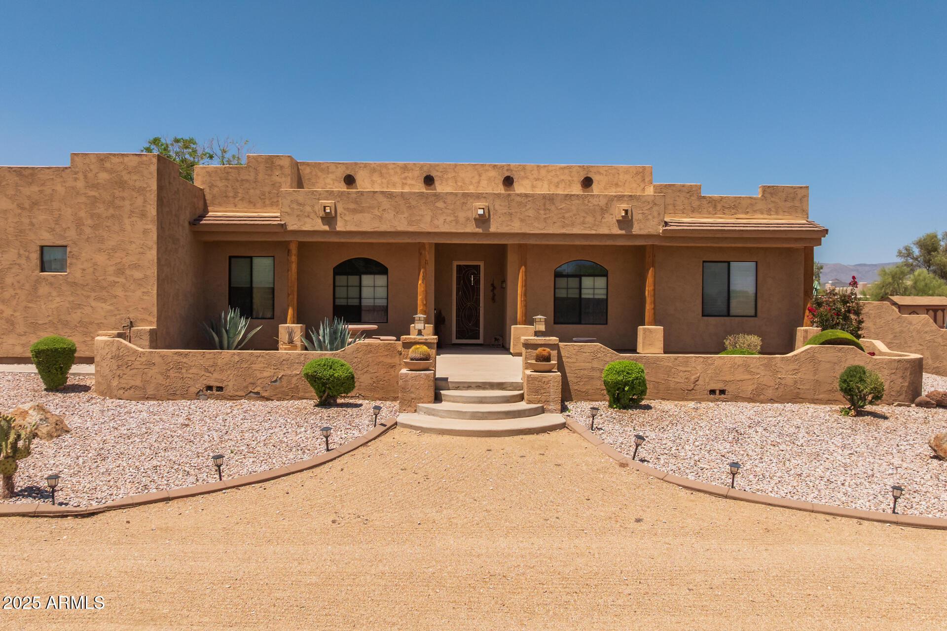 1324 W LAVITT Lane