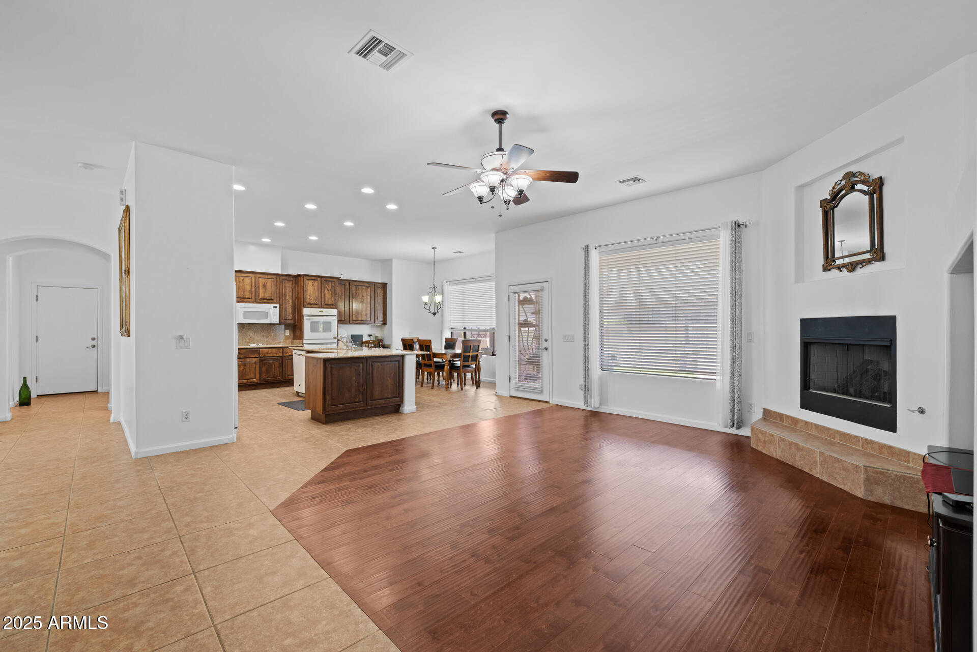 1324 W LAVITT Lane