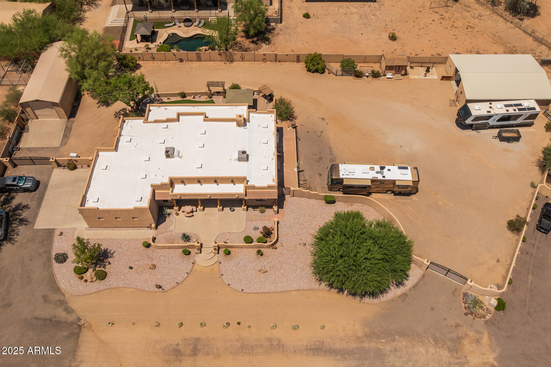 1324 W LAVITT Lane