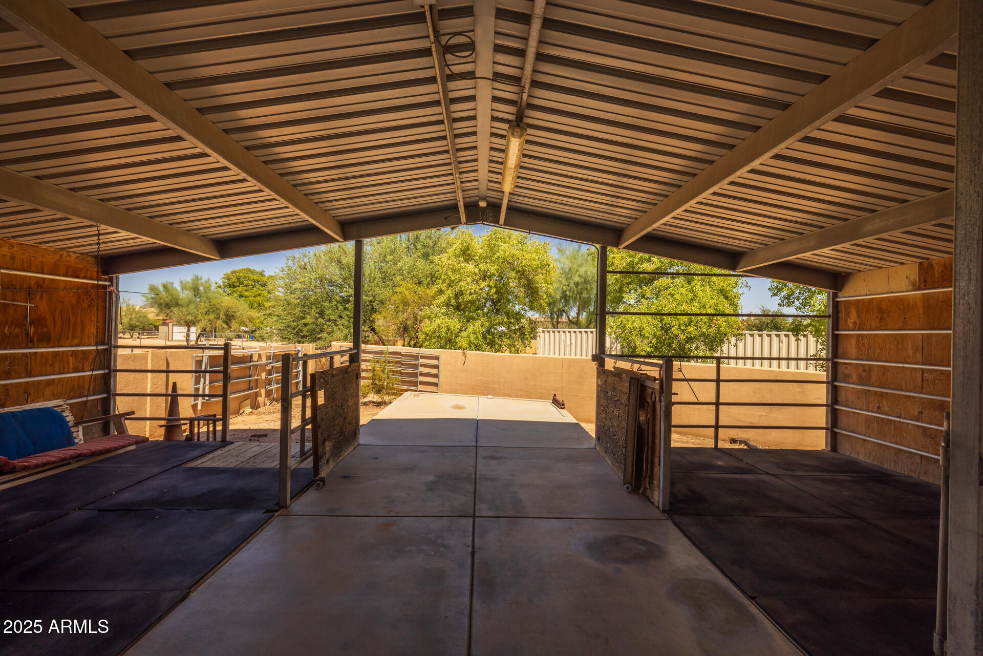 1324 W LAVITT Lane