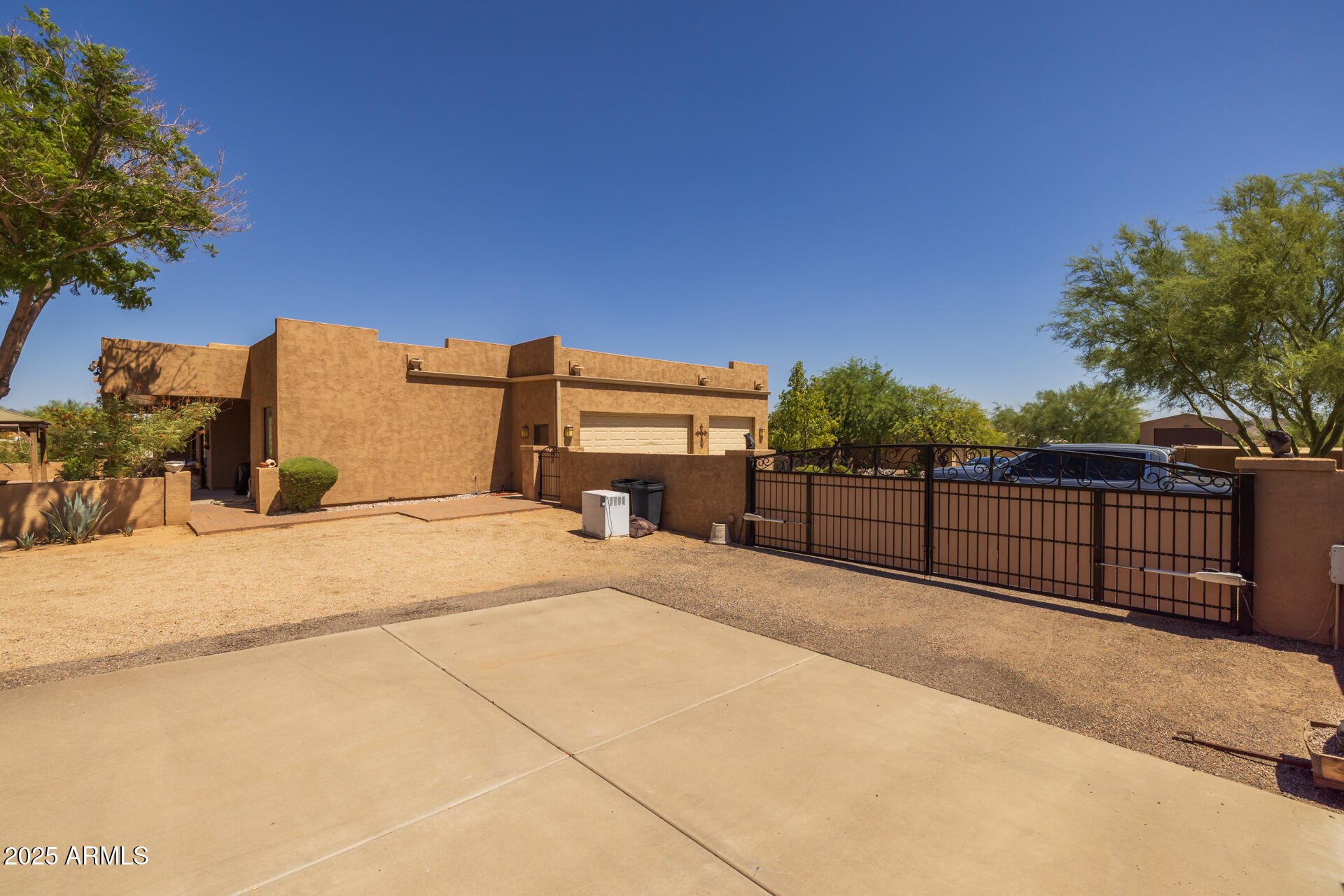 1324 W LAVITT Lane