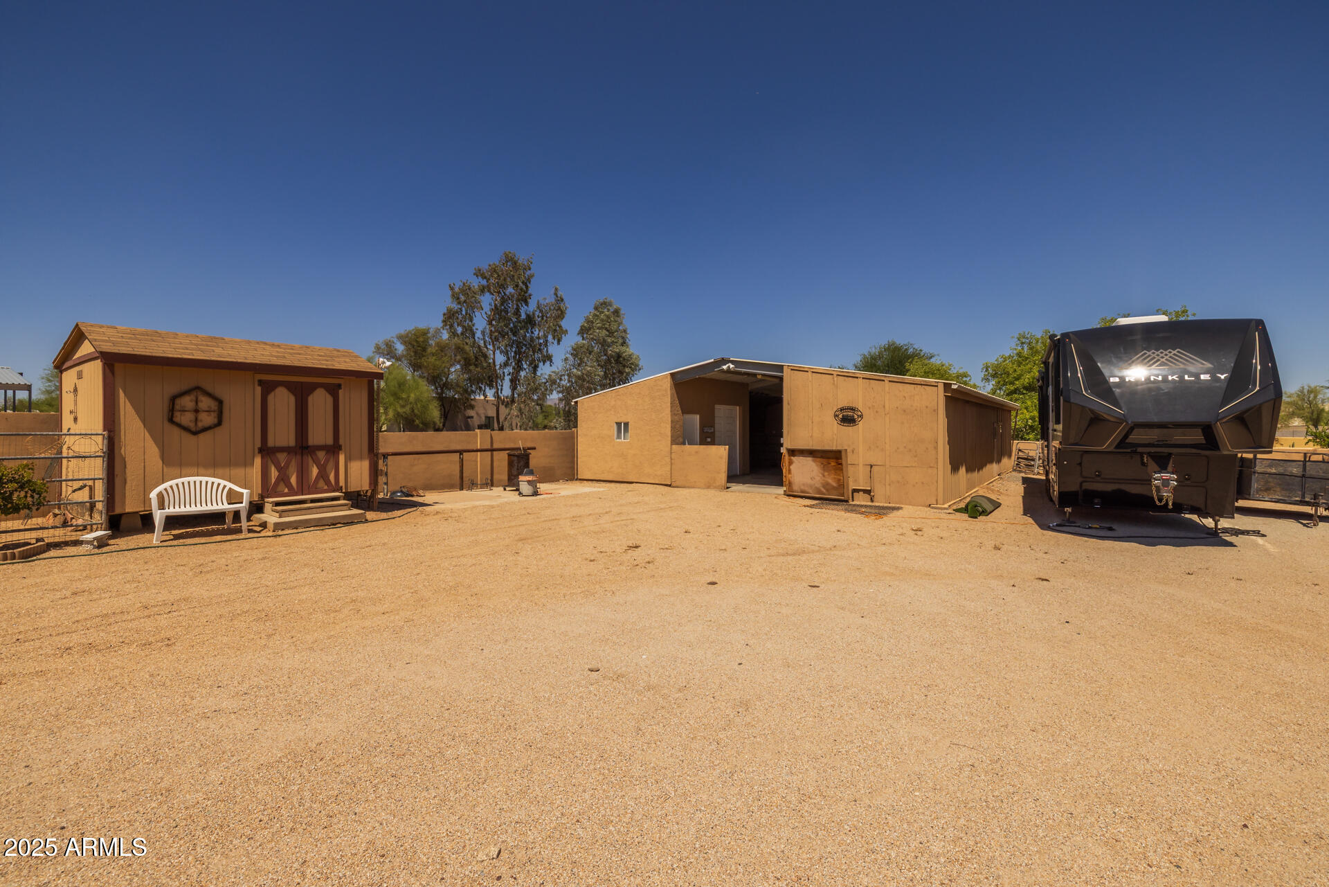 1324 W LAVITT Lane