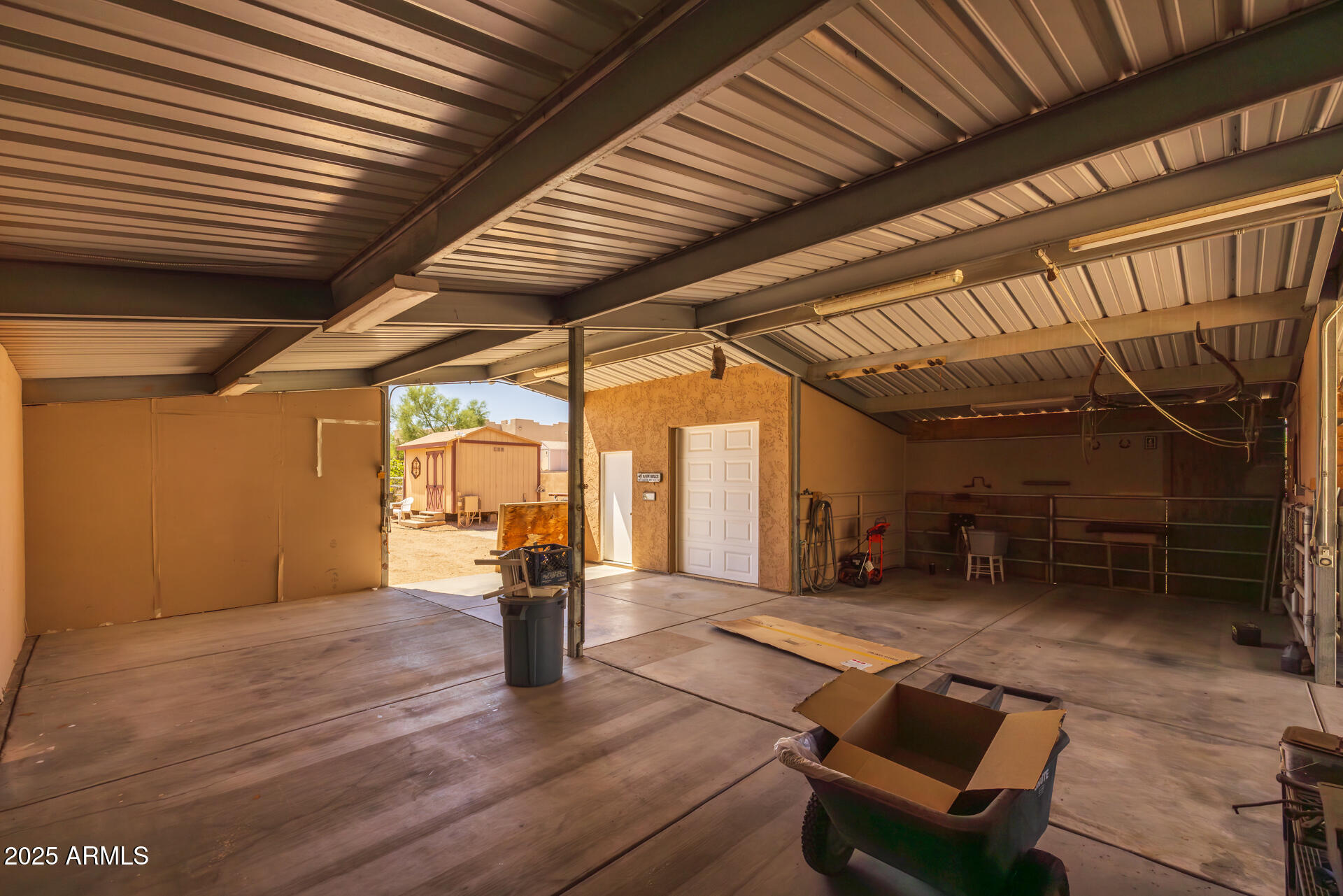 1324 W LAVITT Lane