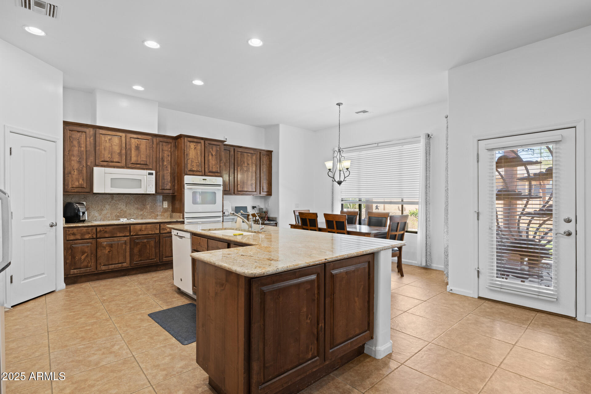 1324 W LAVITT Lane