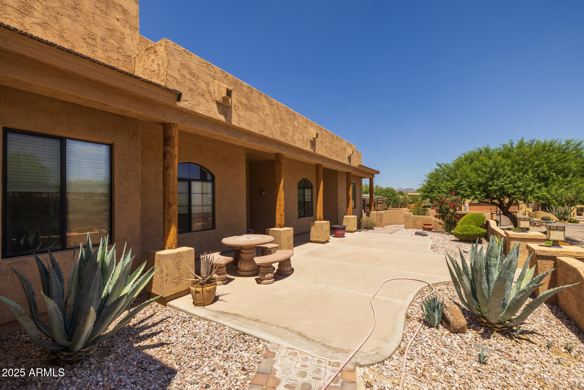 1324 W LAVITT Lane