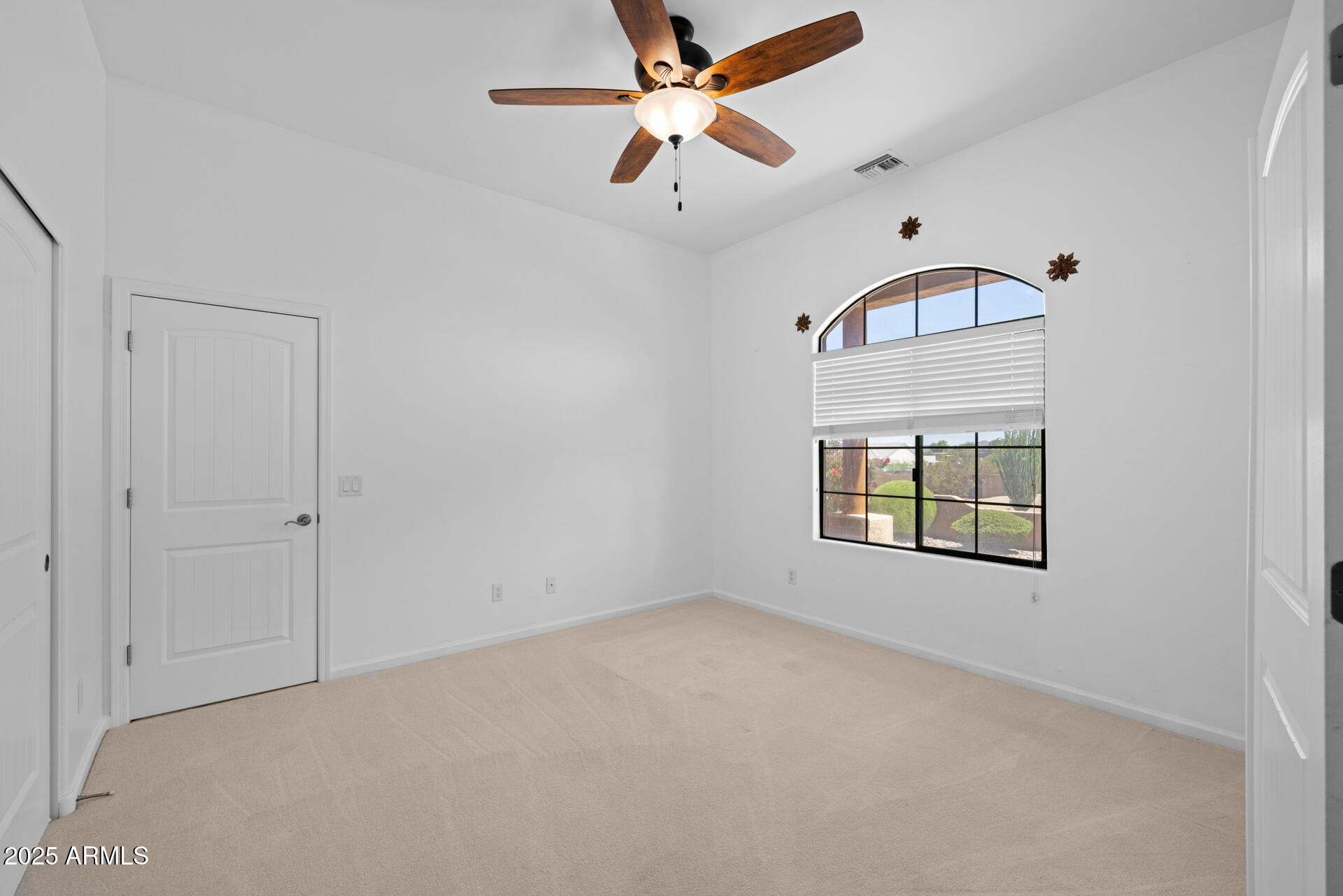 1324 W LAVITT Lane