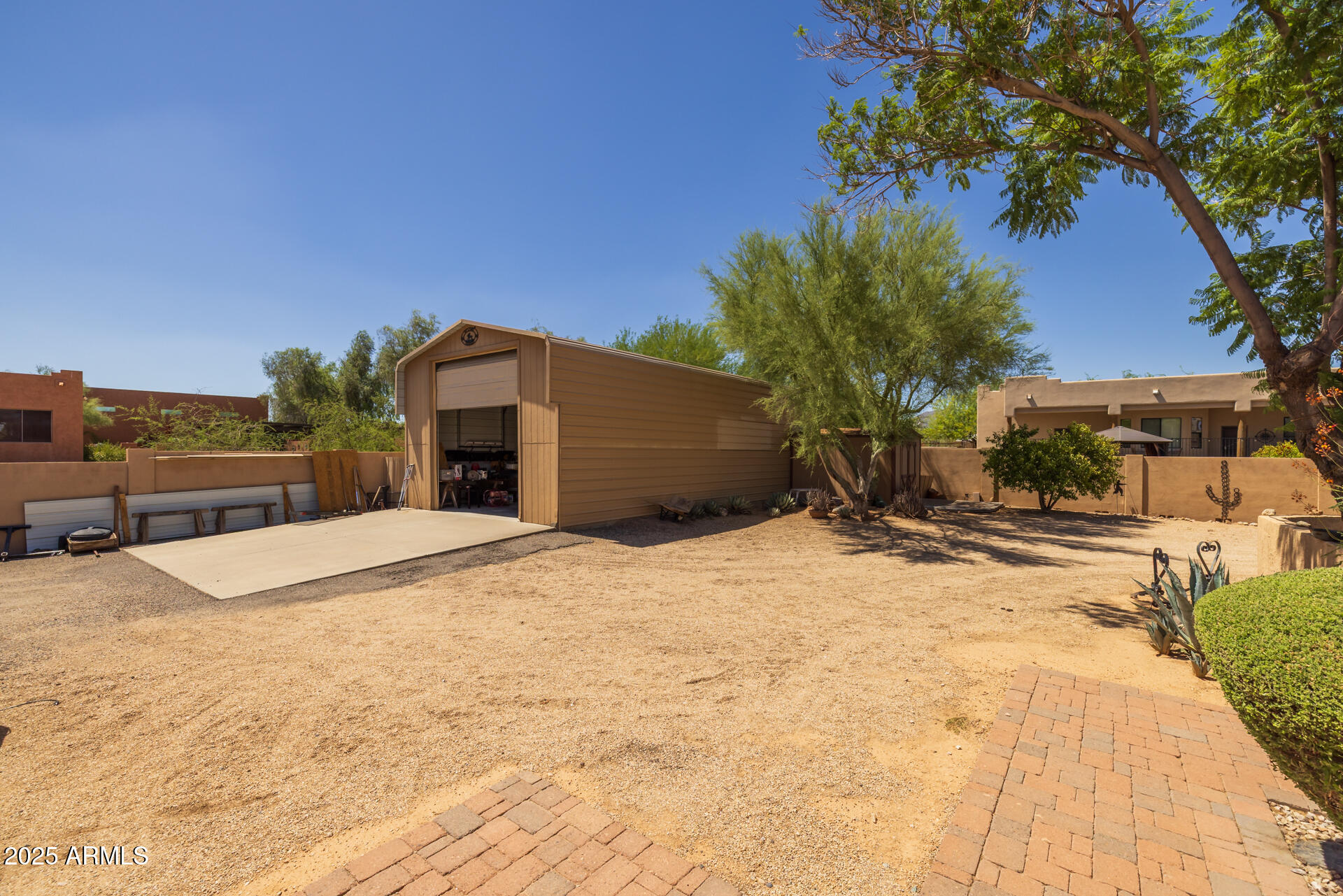 1324 W LAVITT Lane