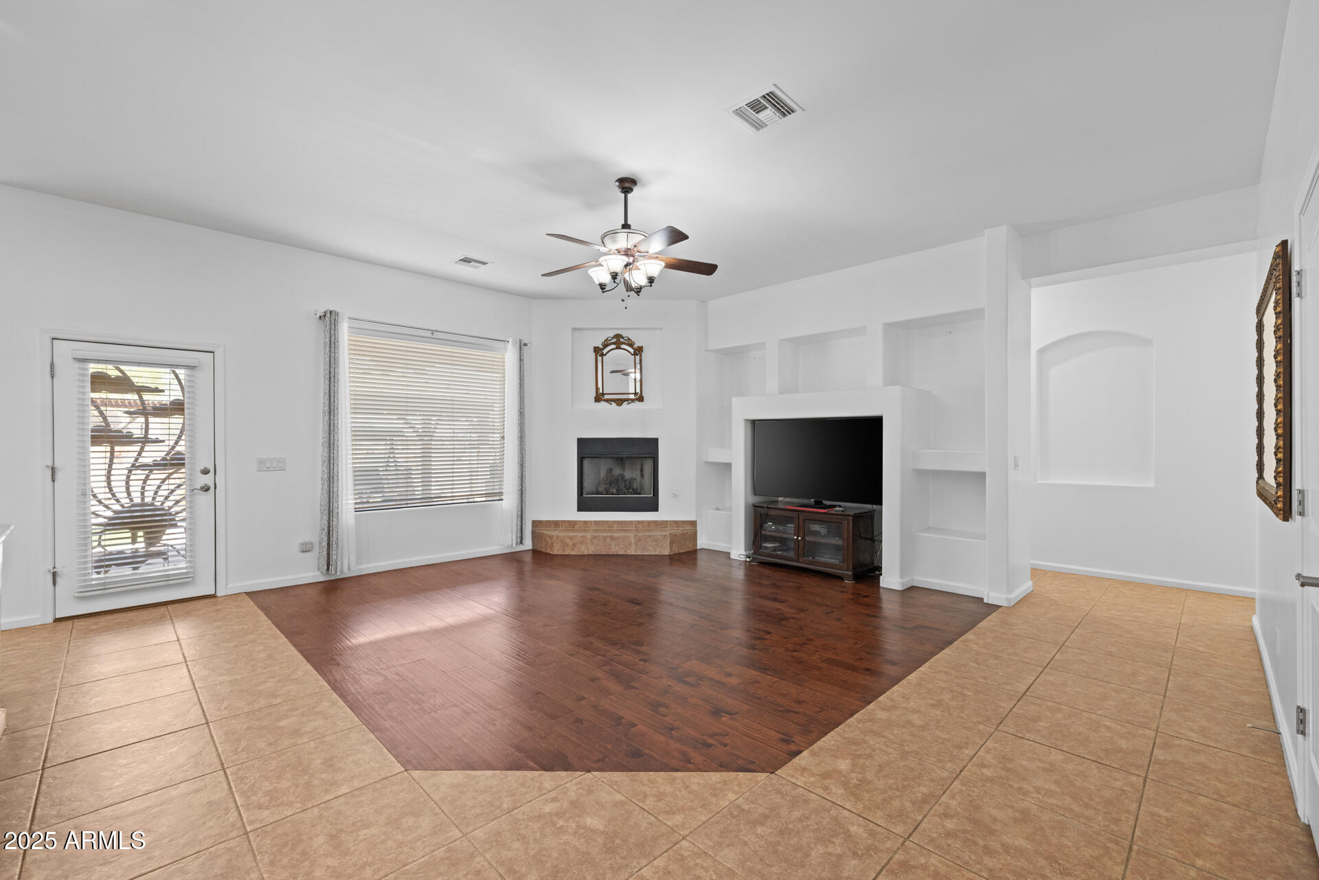 1324 W LAVITT Lane