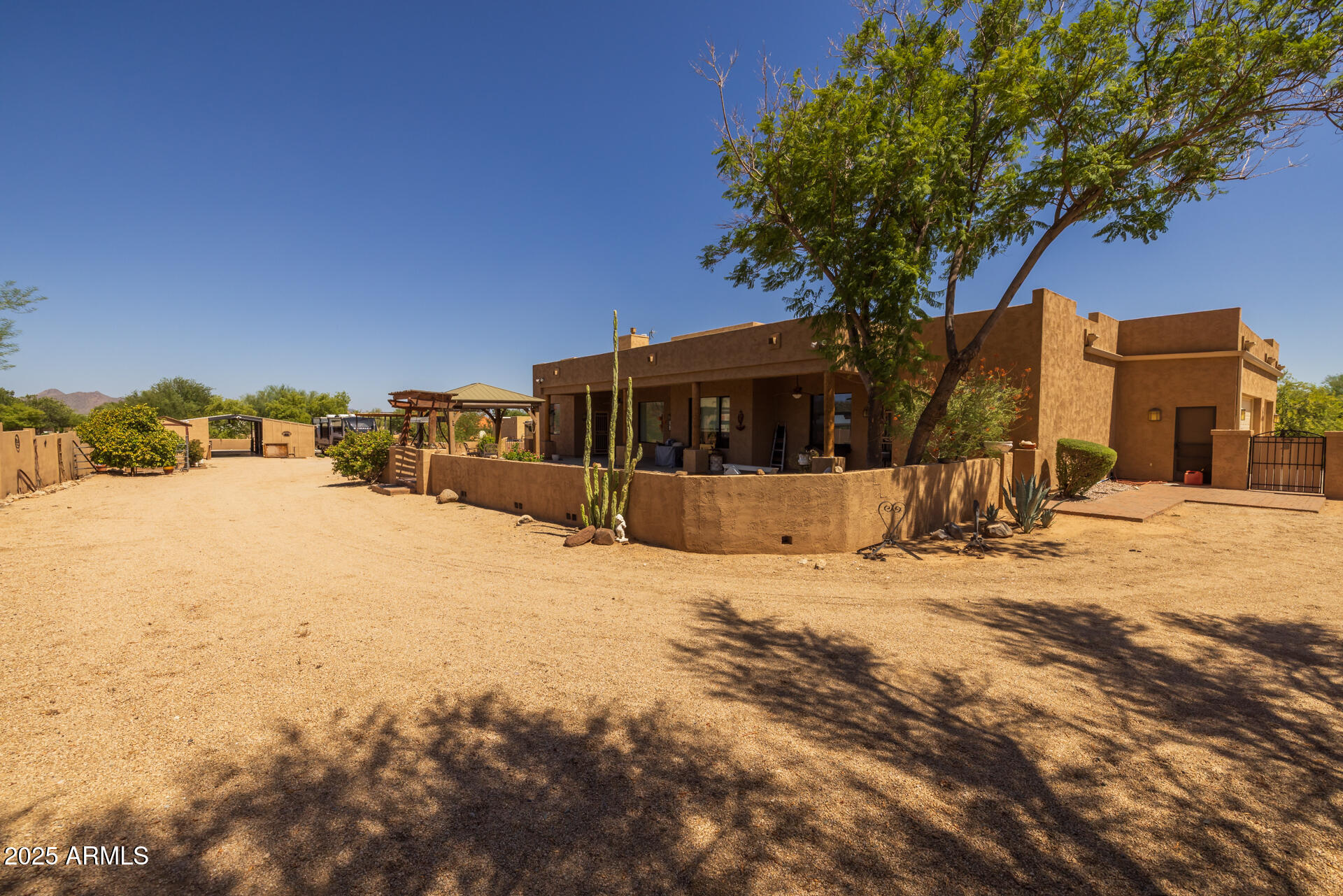 1324 W LAVITT Lane