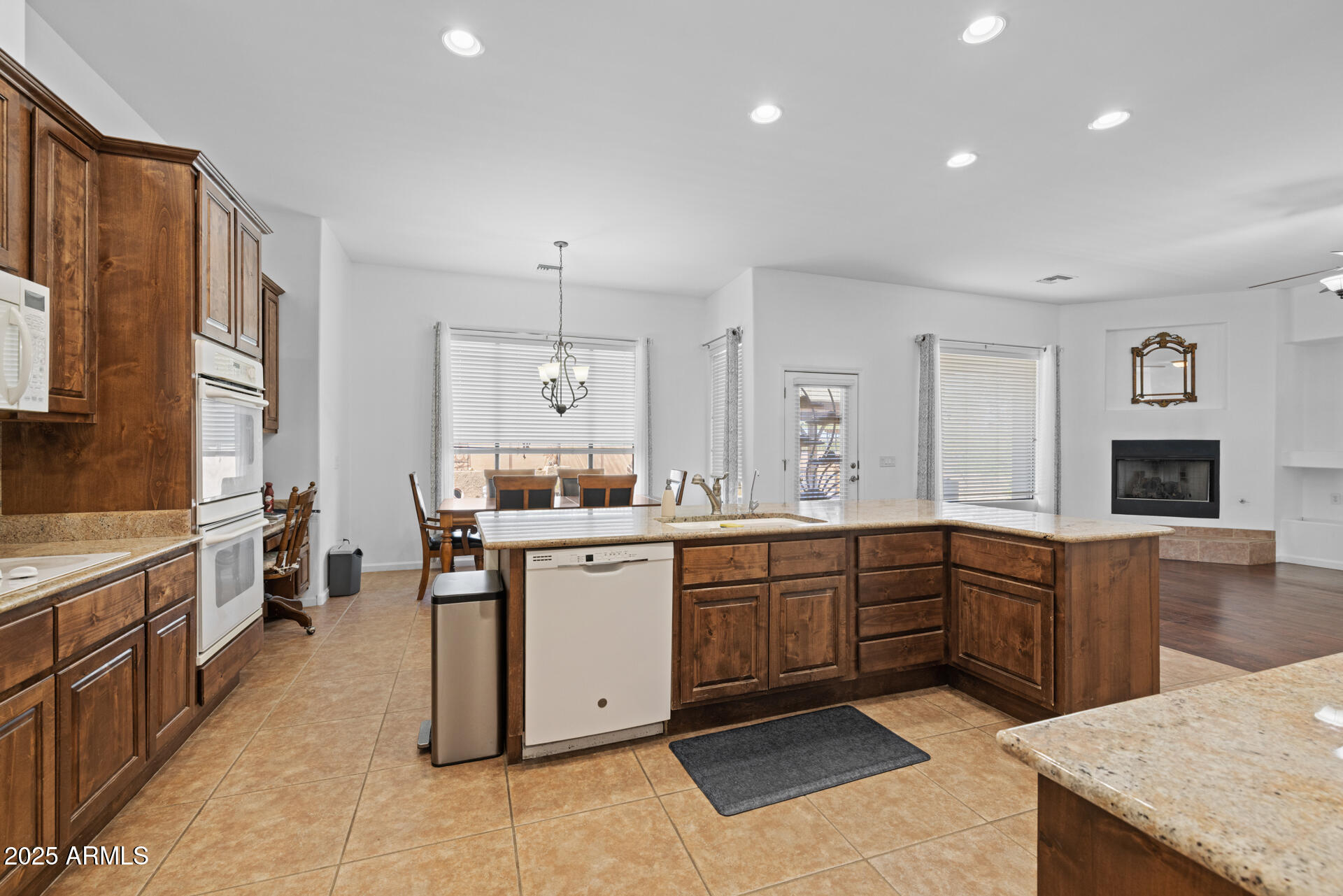 1324 W LAVITT Lane