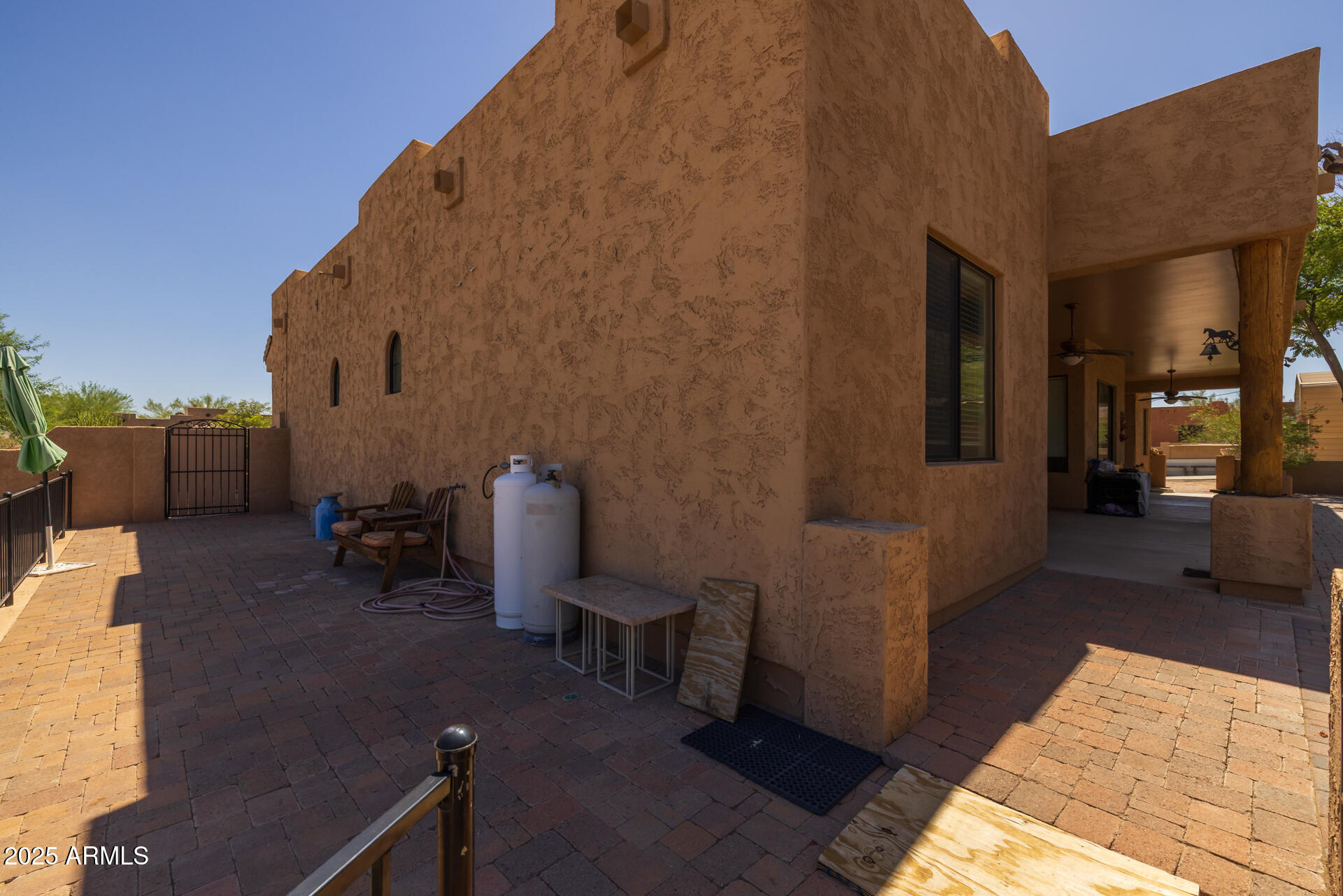1324 W LAVITT Lane