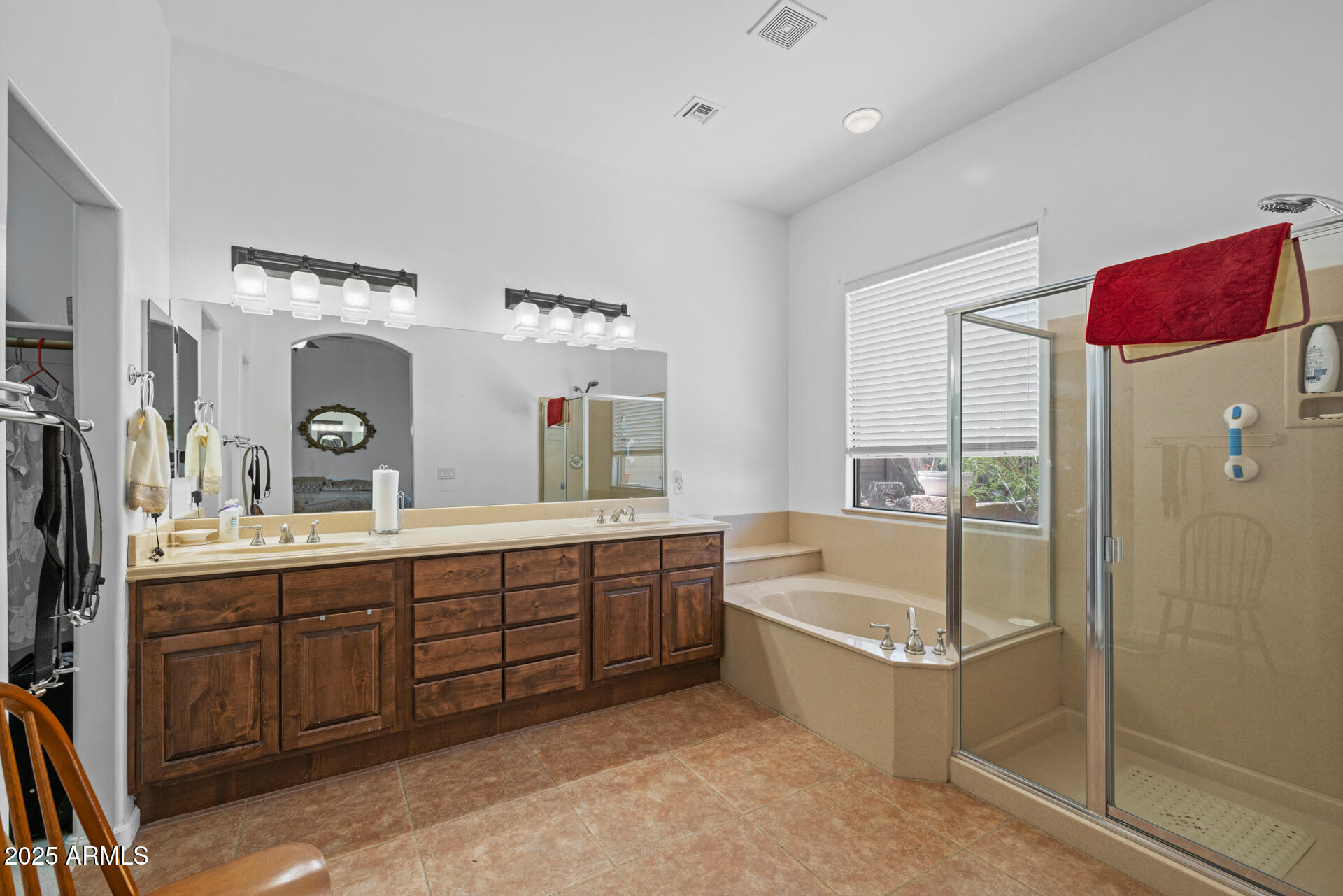 1324 W LAVITT Lane