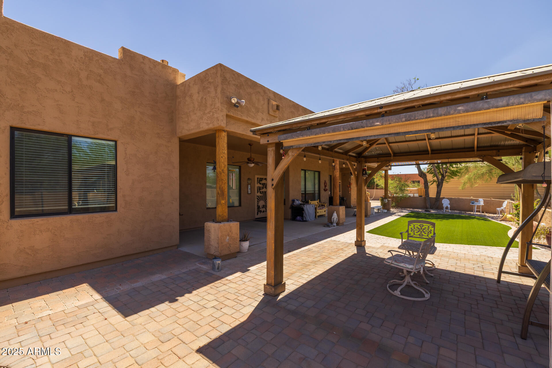 1324 W LAVITT Lane