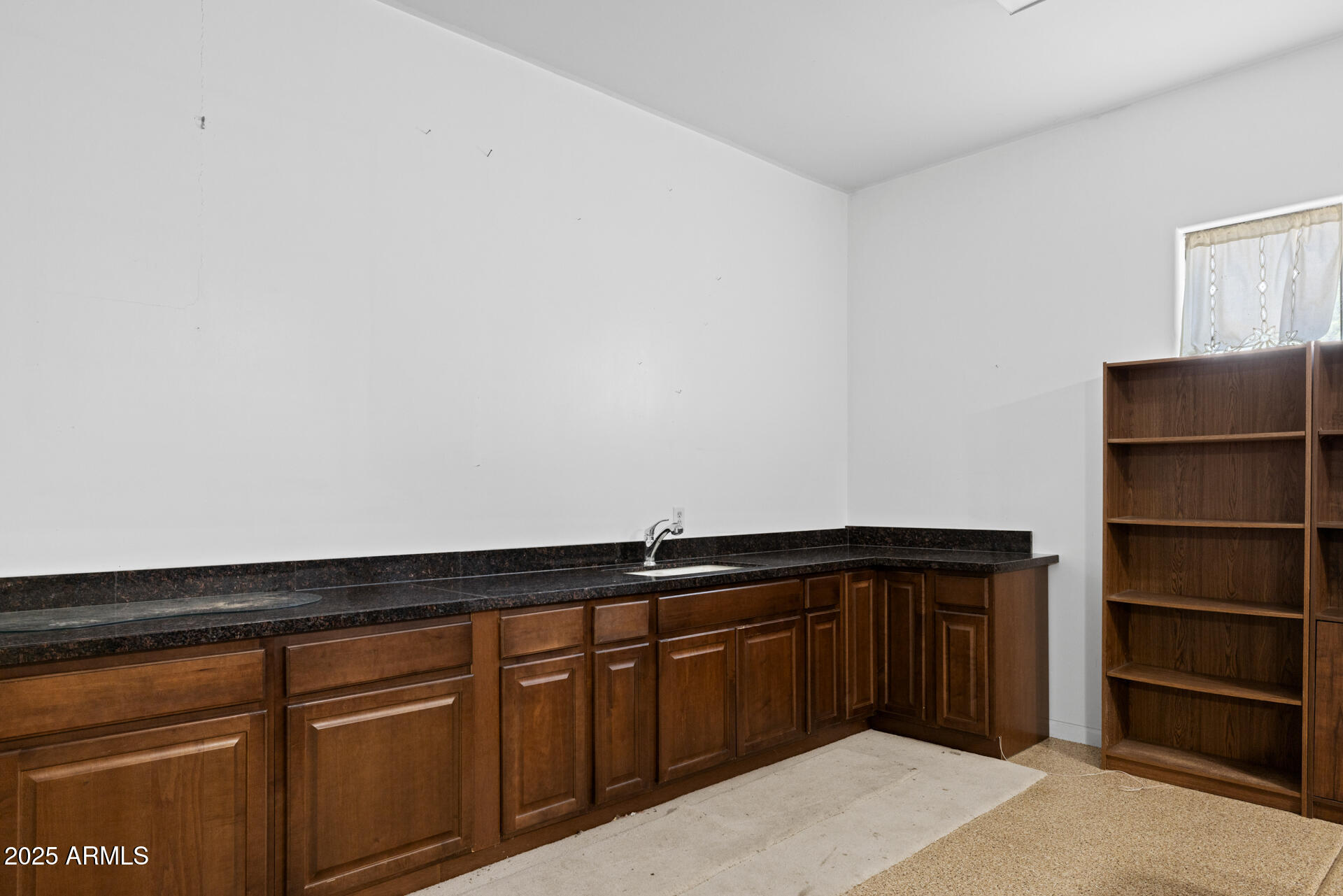 1324 W LAVITT Lane