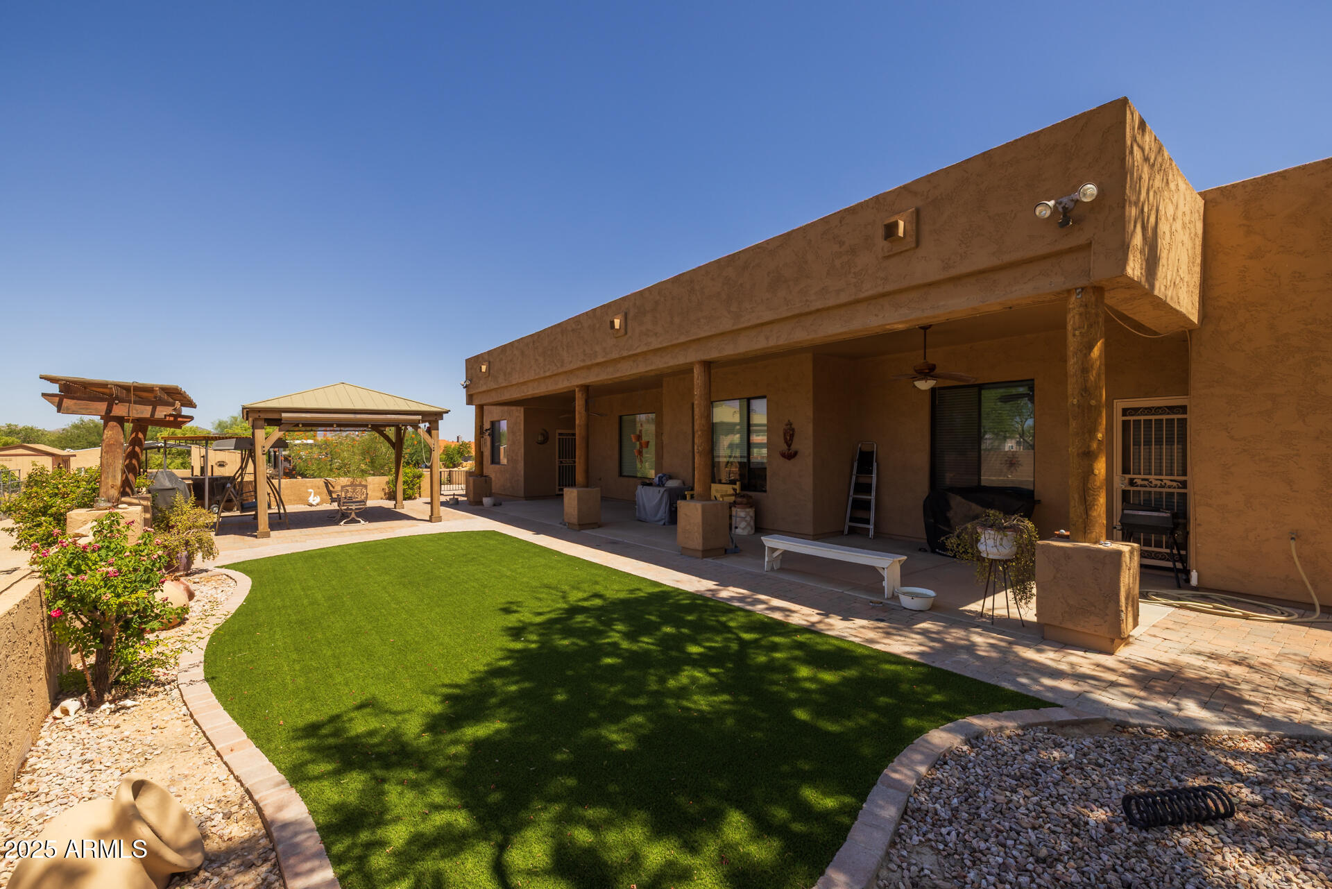 1324 W LAVITT Lane
