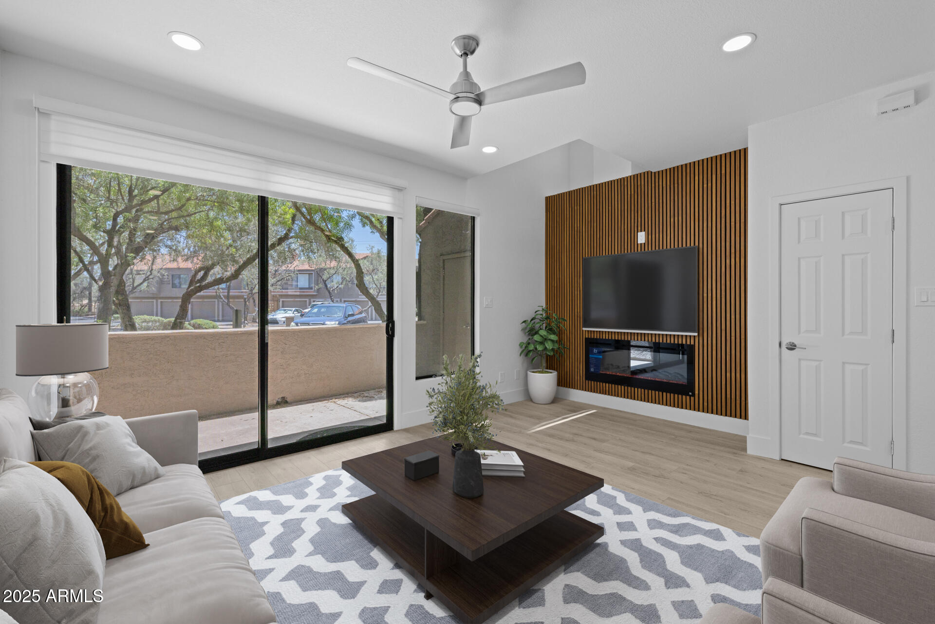5122 E SHEA Boulevard, 1012