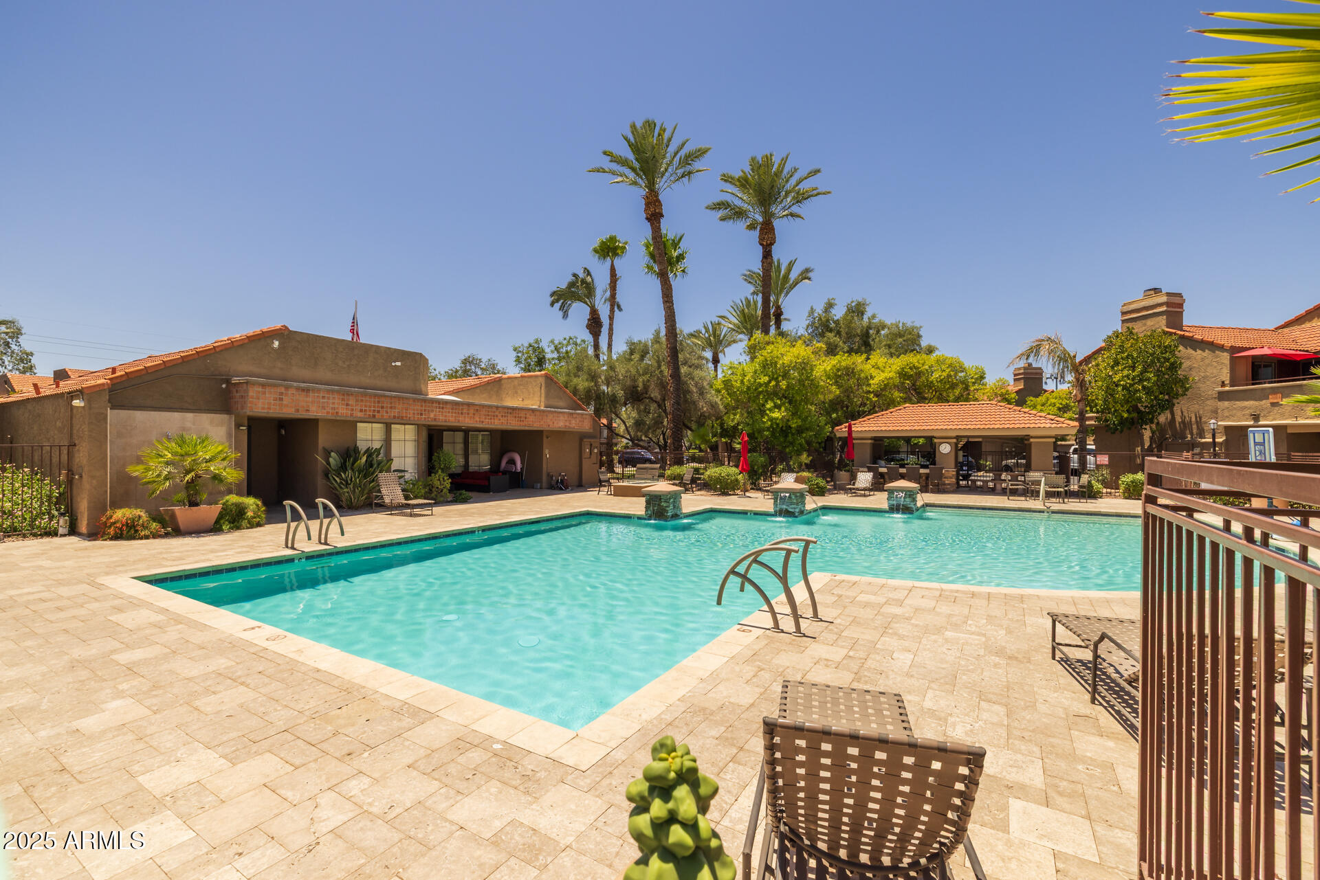 5122 E SHEA Boulevard, 1012