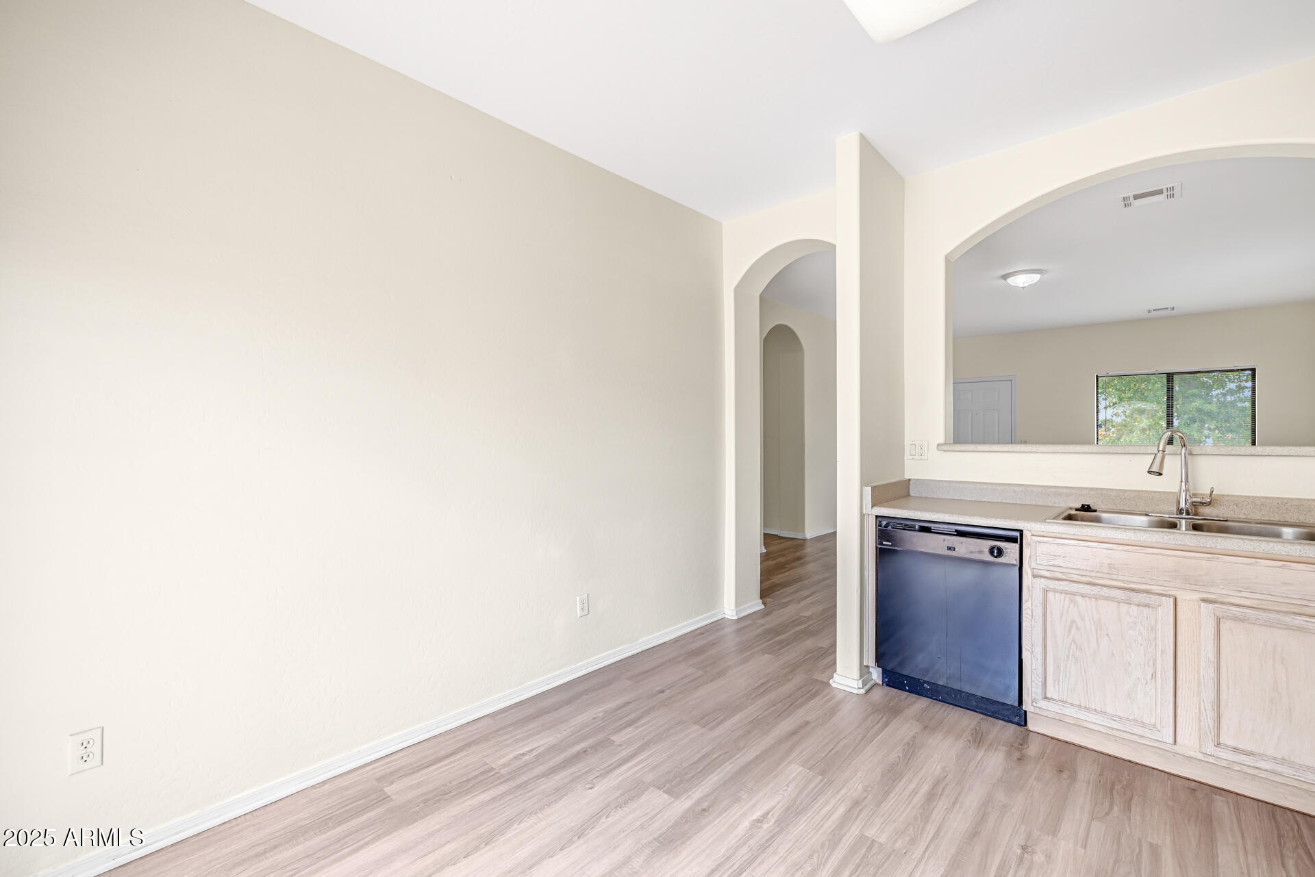 713 W SAINT CHARLES Avenue