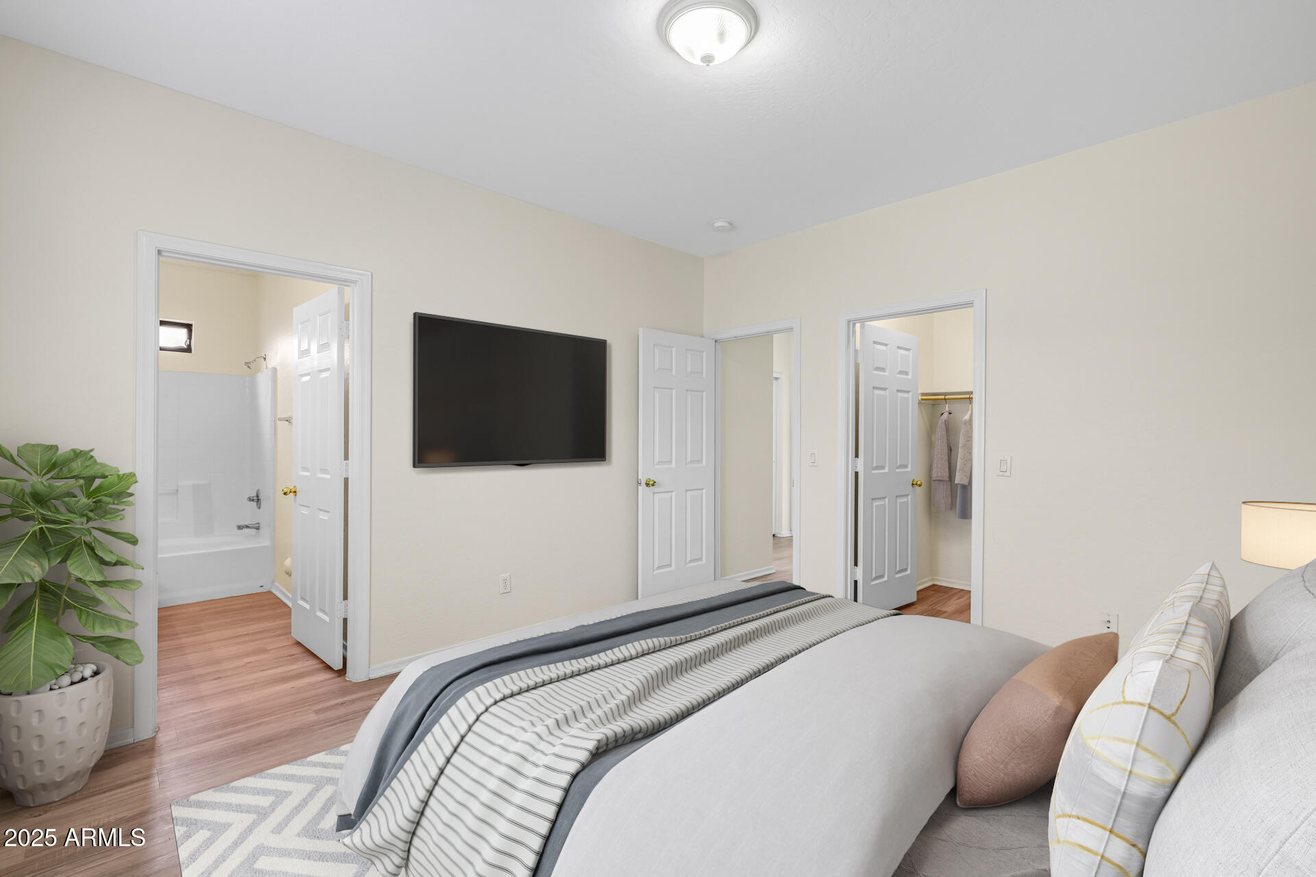 713 W SAINT CHARLES Avenue
